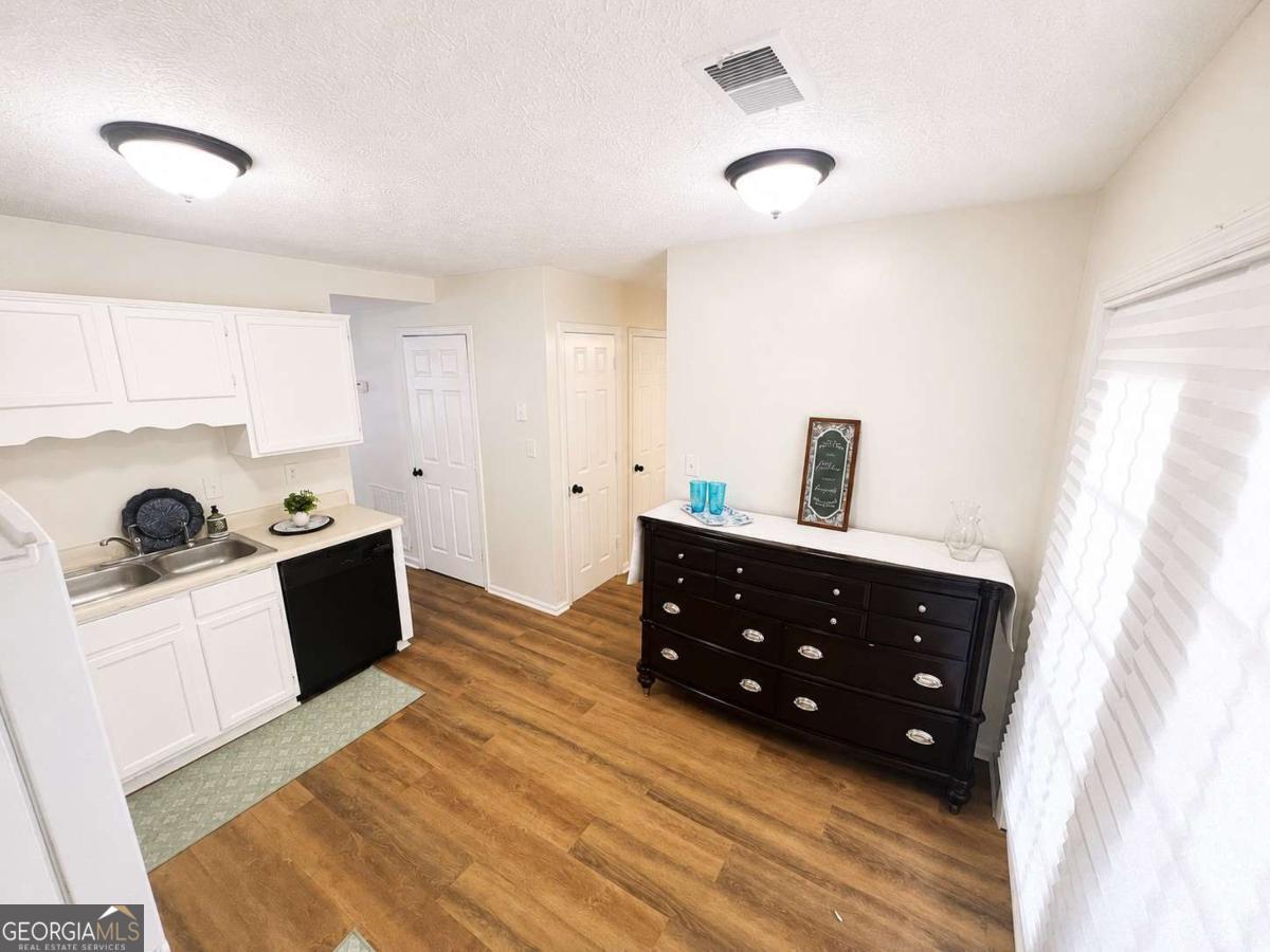 6979 Ling Lane Property Photo 3