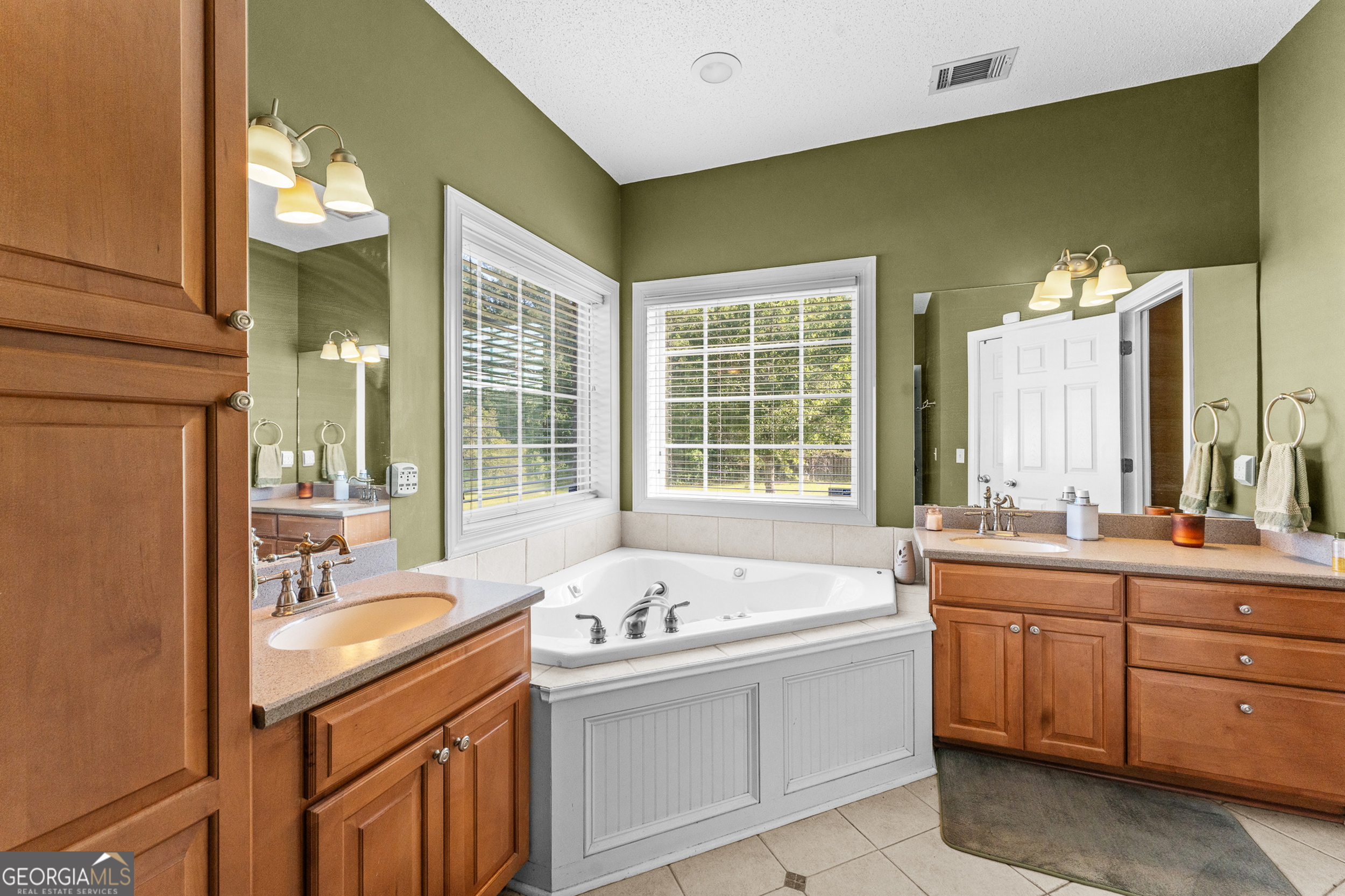 19 Hollow Oak Drive Property Photo 30