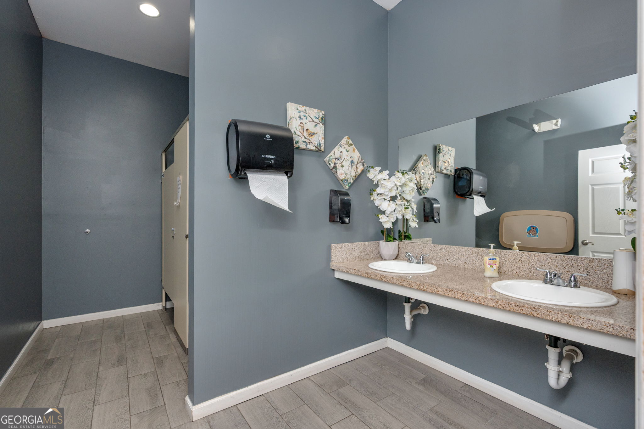 2220 Commerce Place Property Photo 18