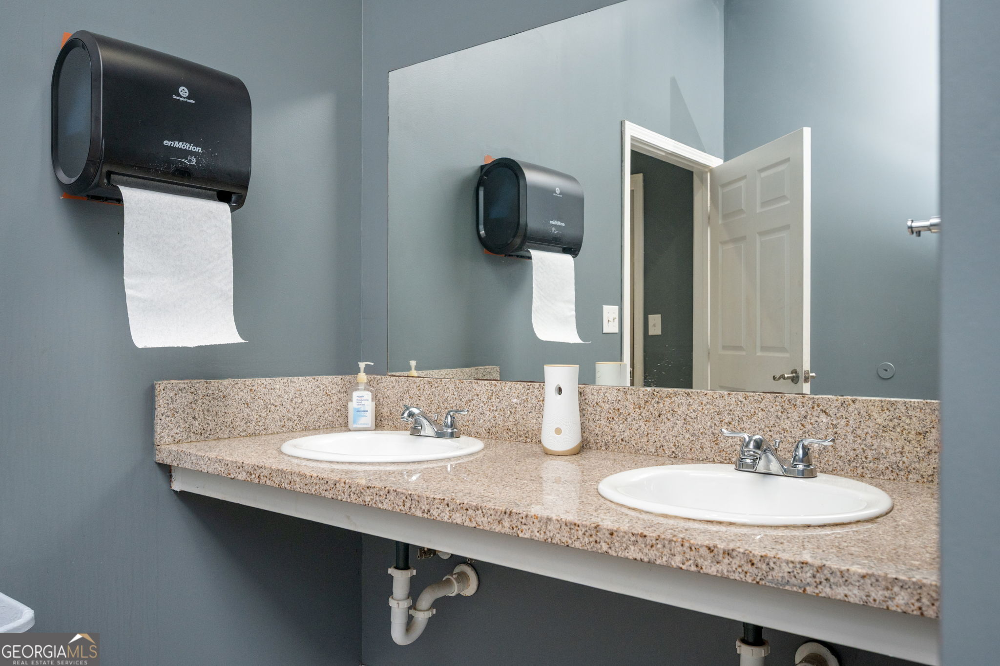 2220 Commerce Place Property Photo 19