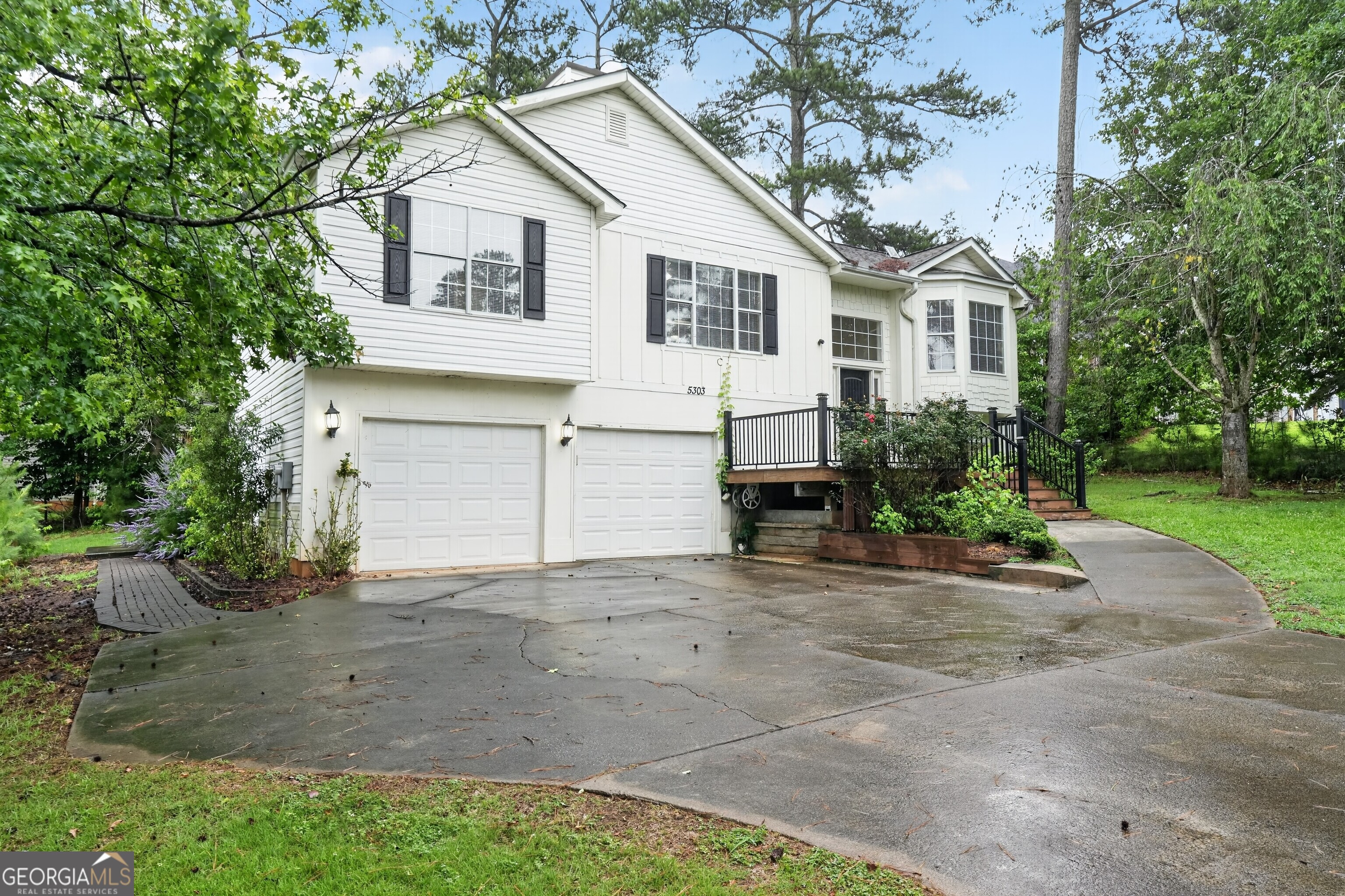 5303 Greenway Drive Property Photo 1