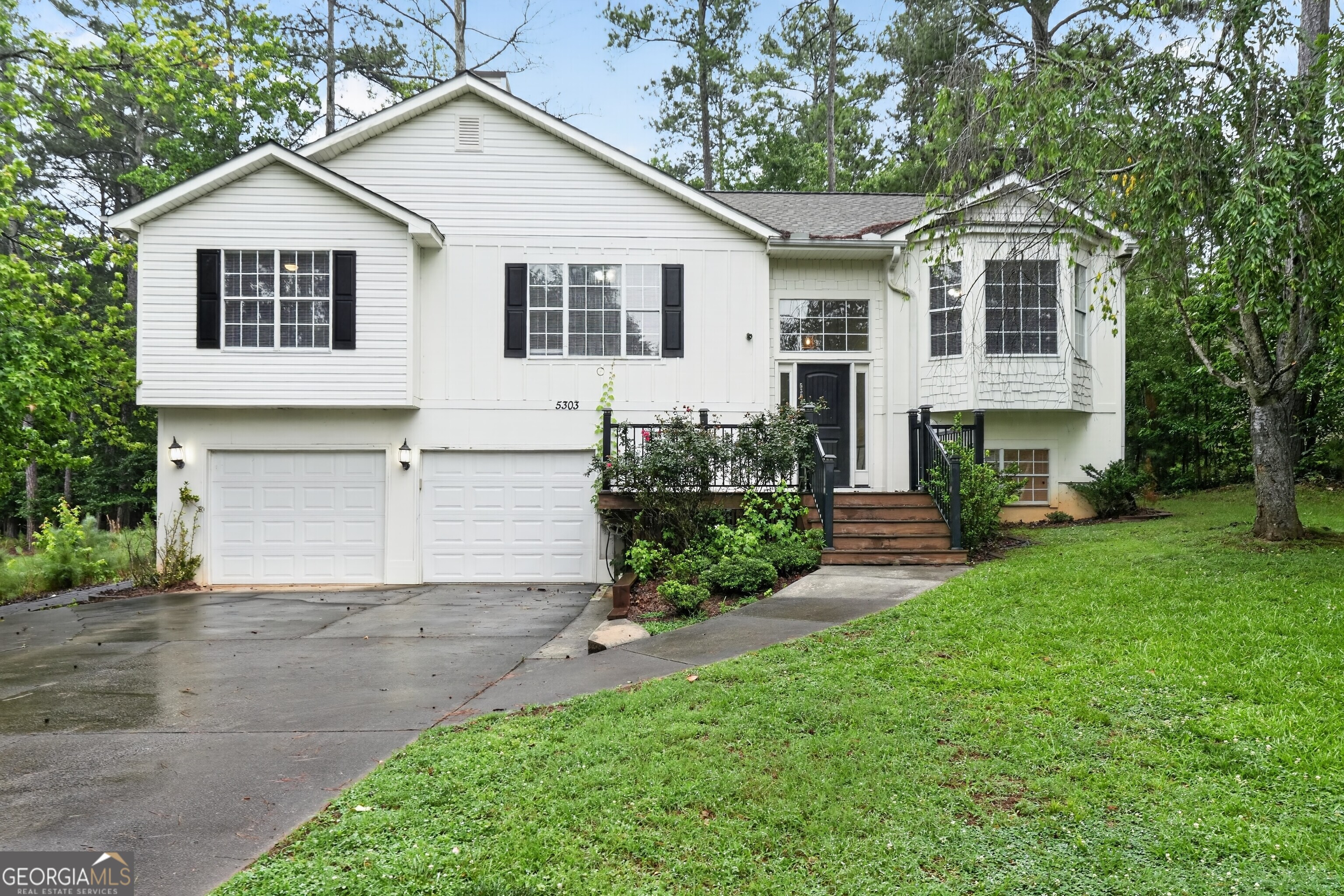 5303 Greenway Drive Property Photo 3