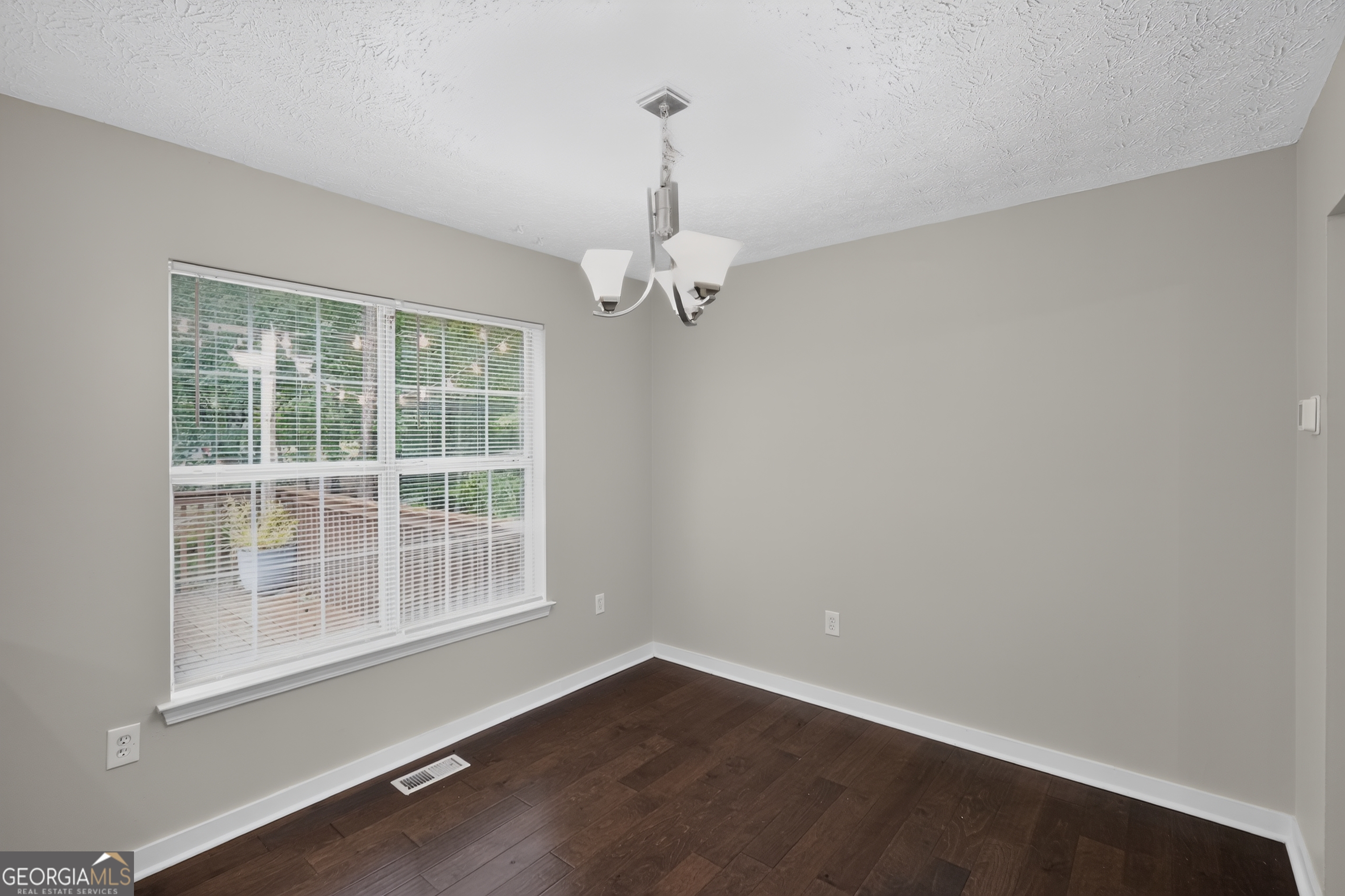 5303 Greenway Drive Property Photo 9