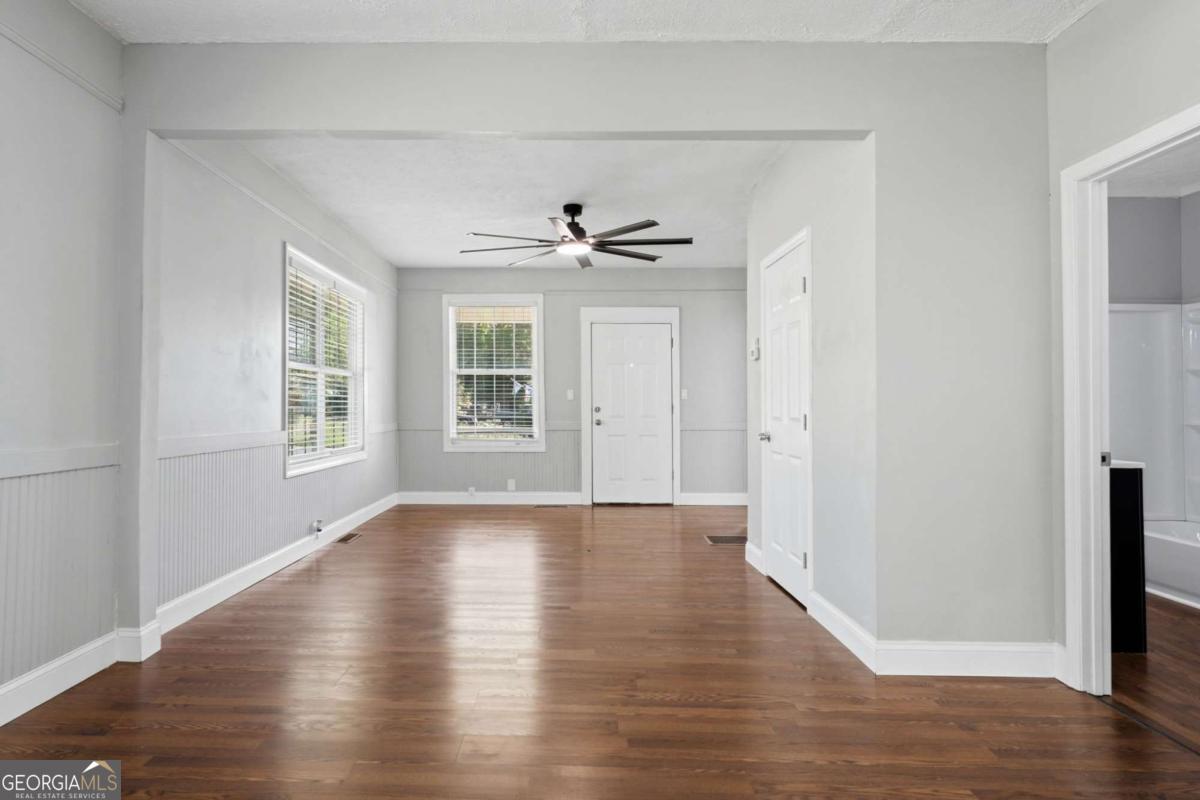 505 E 3rd Street Ne Property Photo 8