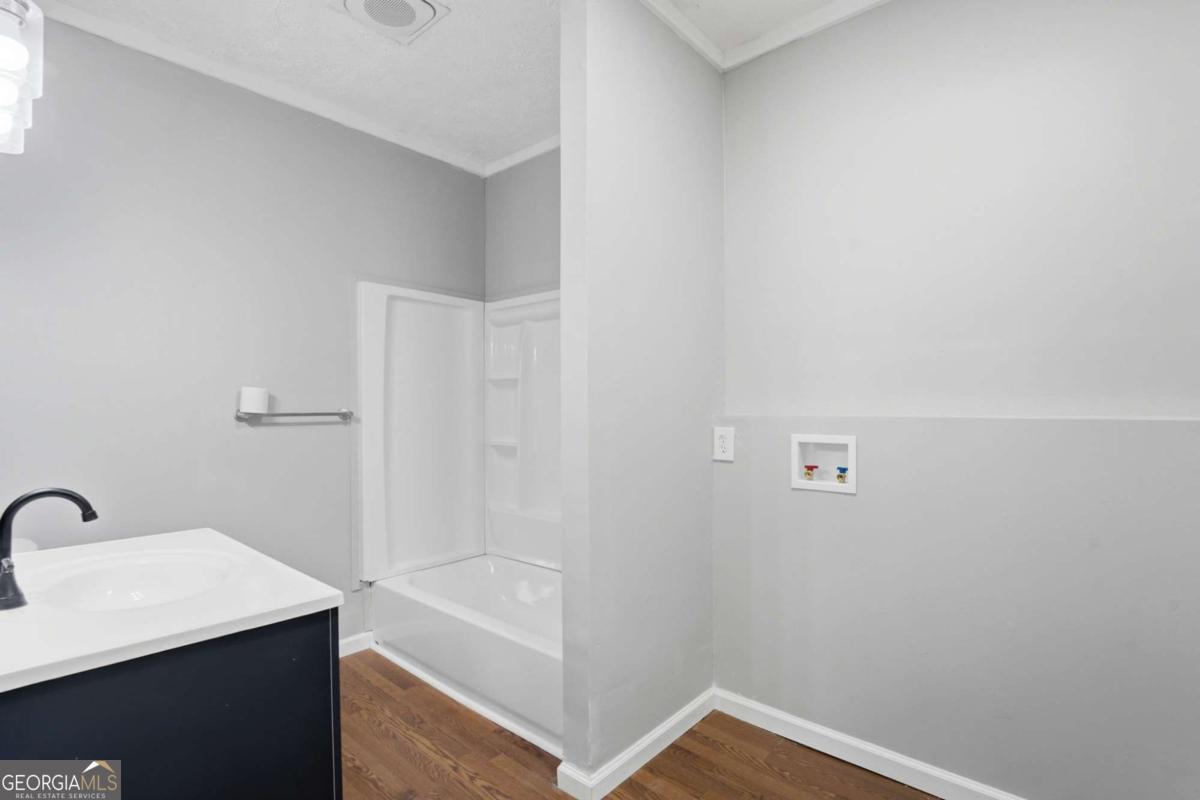 505 E 3rd Street Ne Property Photo 10