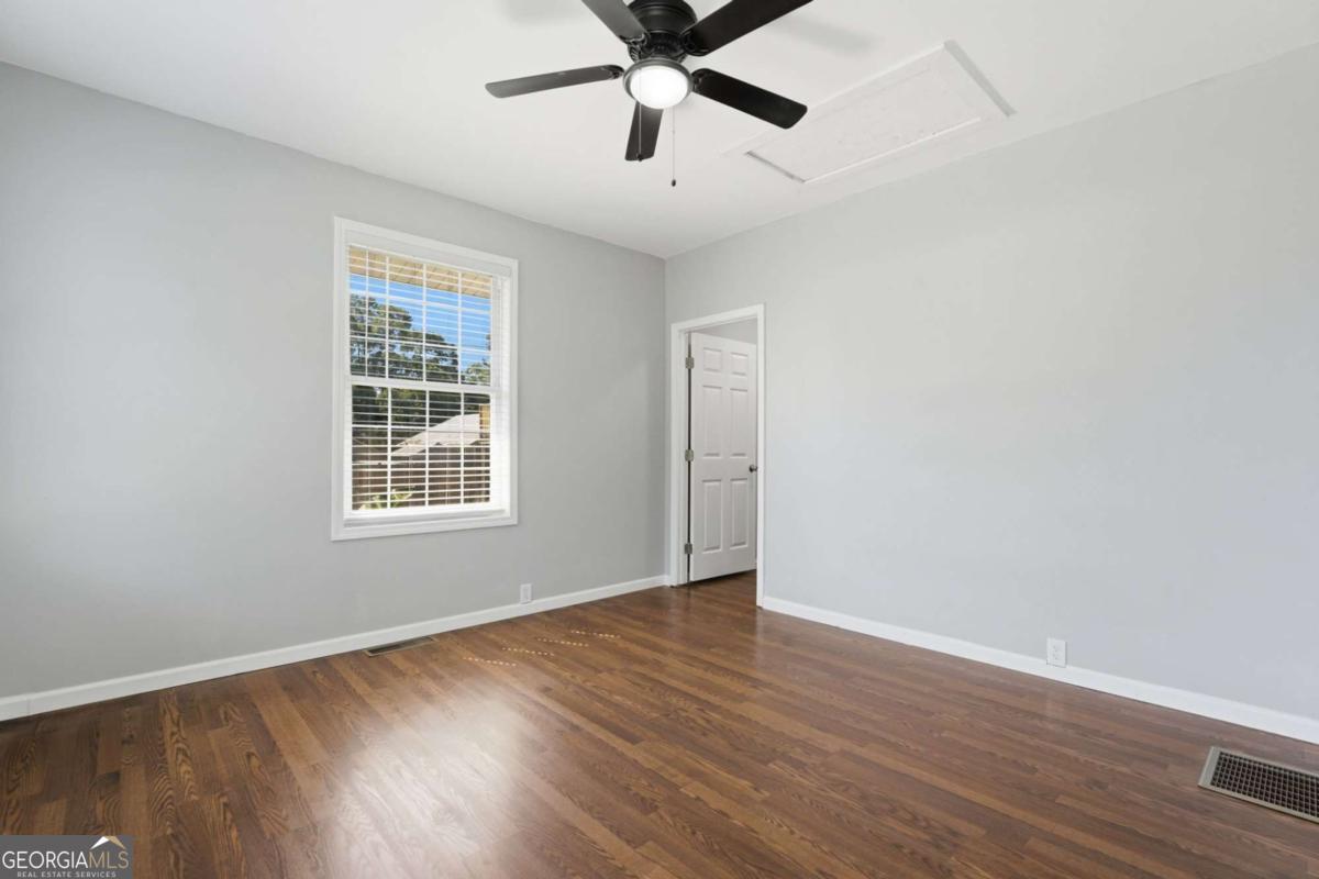 505 E 3rd Street Ne Property Photo 14