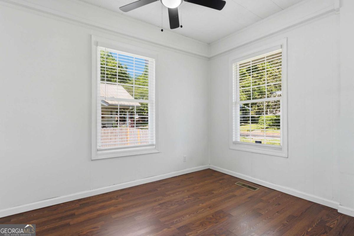 505 E 3rd Street Ne Property Photo 16