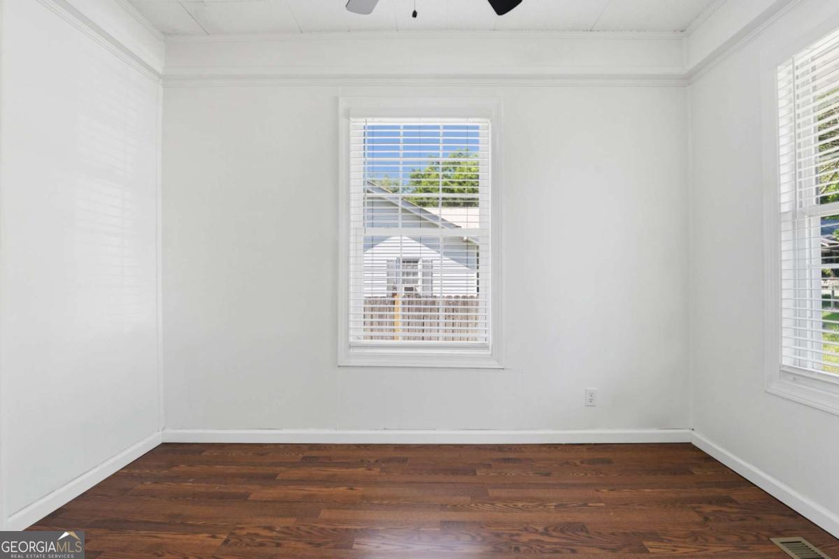 505 E 3rd Street Ne Property Photo 17