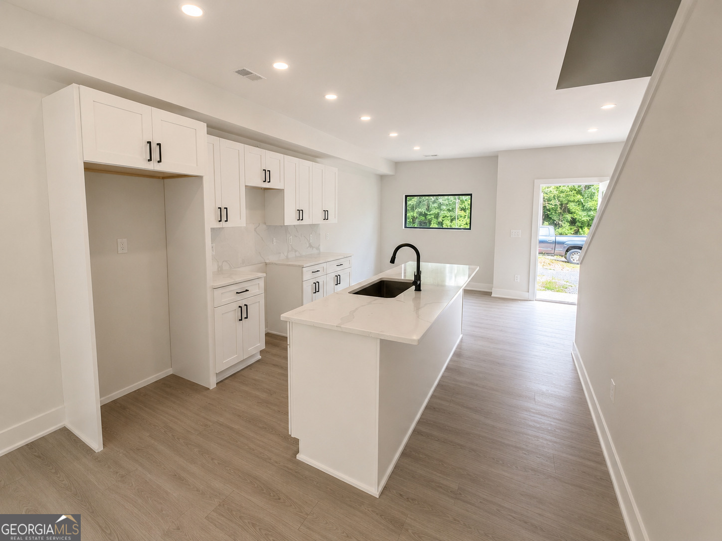 314 E Quilly Street Property Photo 4