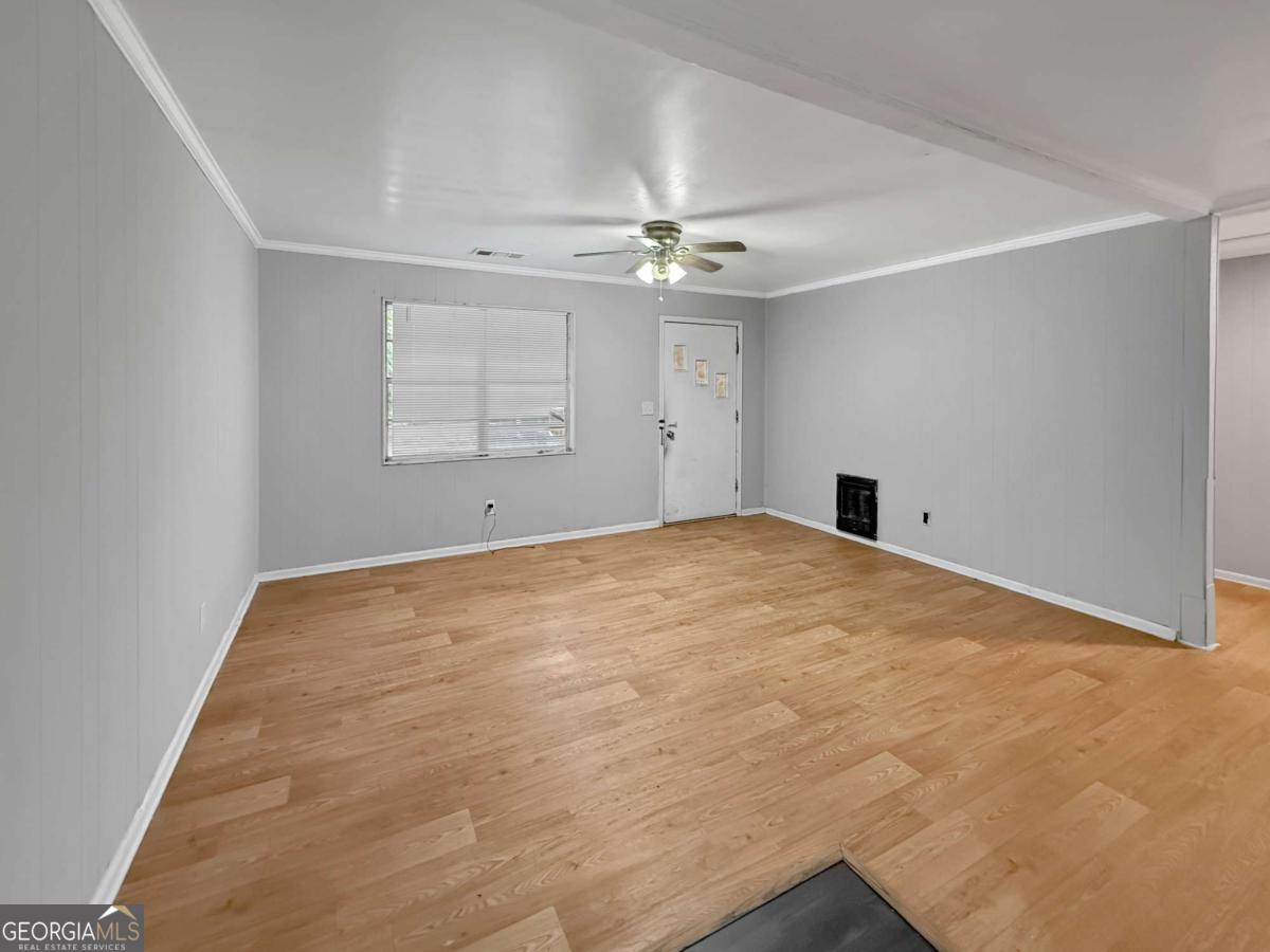 2228 Lee Street Property Photo 4