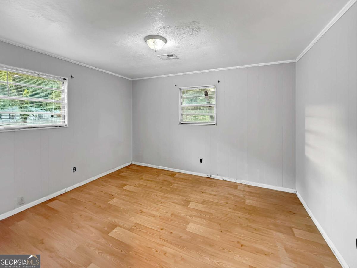 2228 Lee Street Property Photo 8