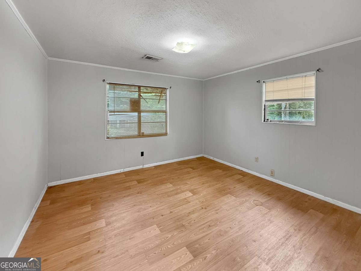2228 Lee Street Property Photo 9