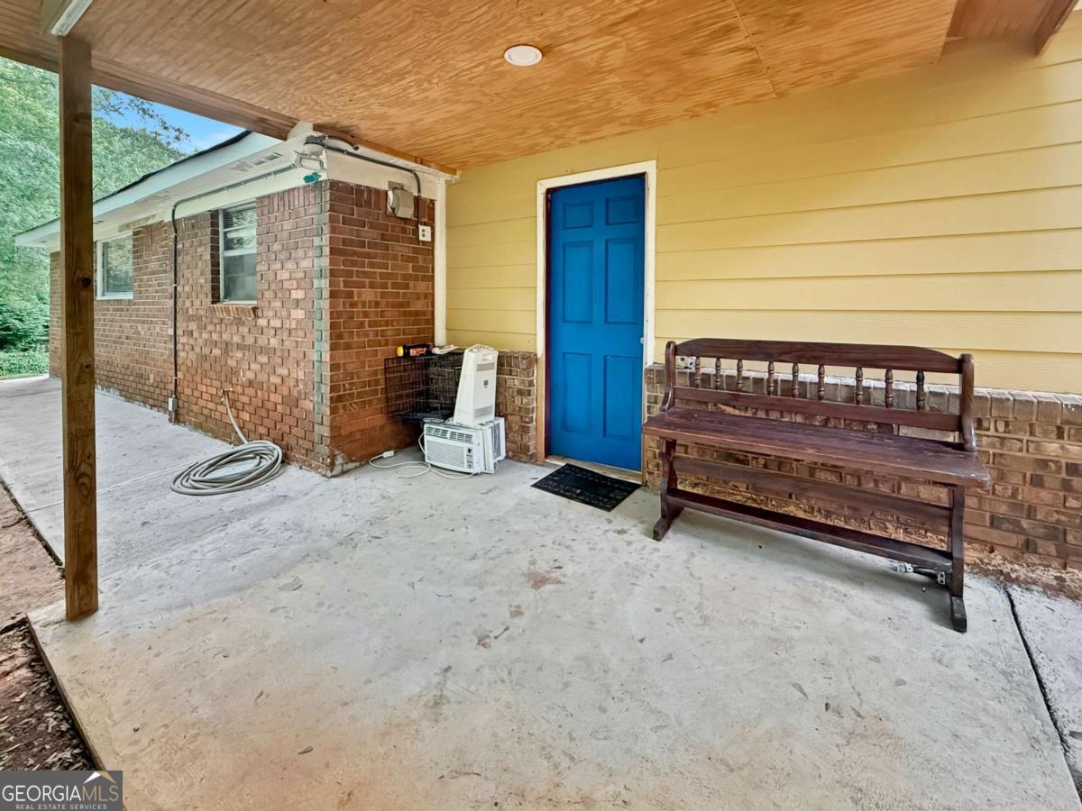 2228 Lee Street Property Photo 11