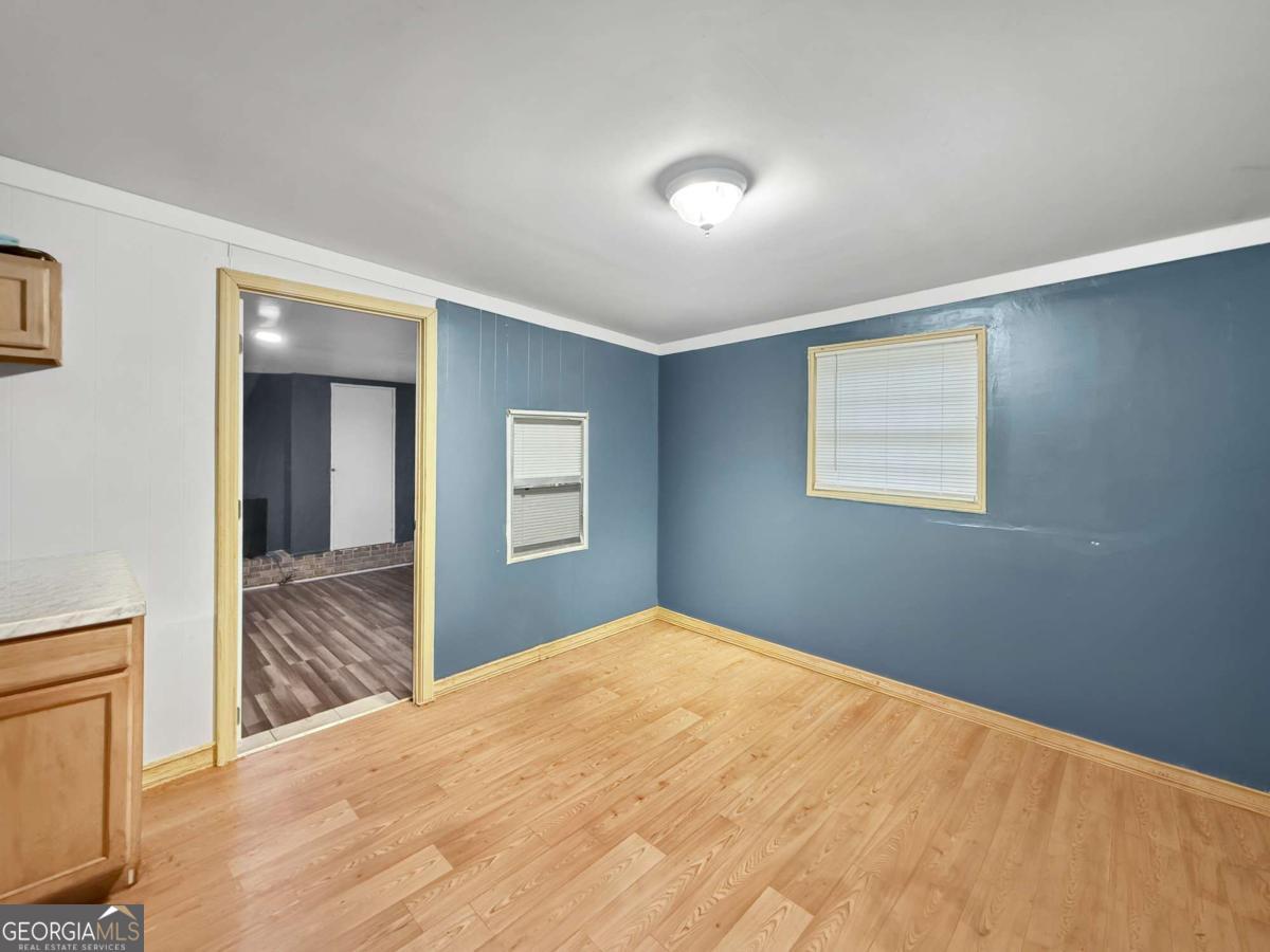 2228 Lee Street Property Photo 13