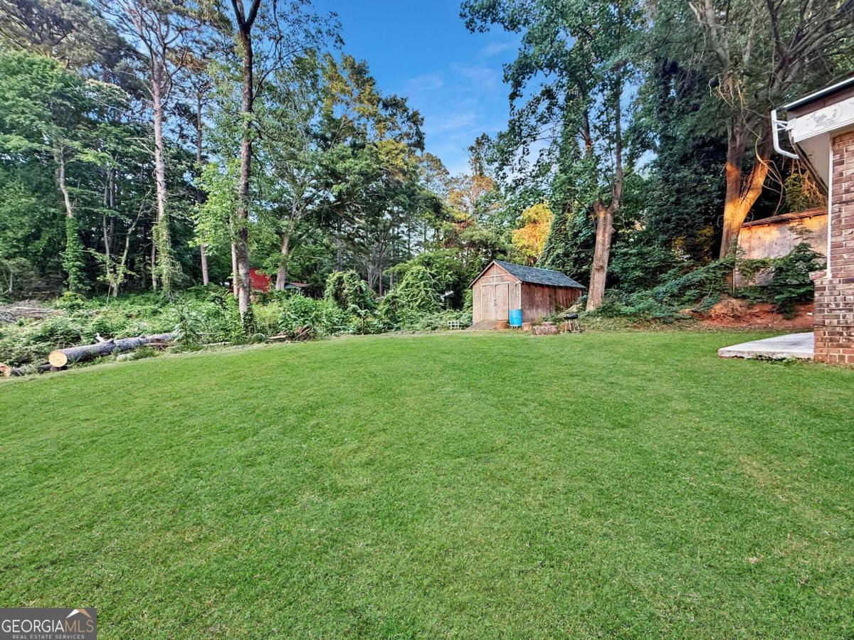 2228 Lee Street Property Photo 18