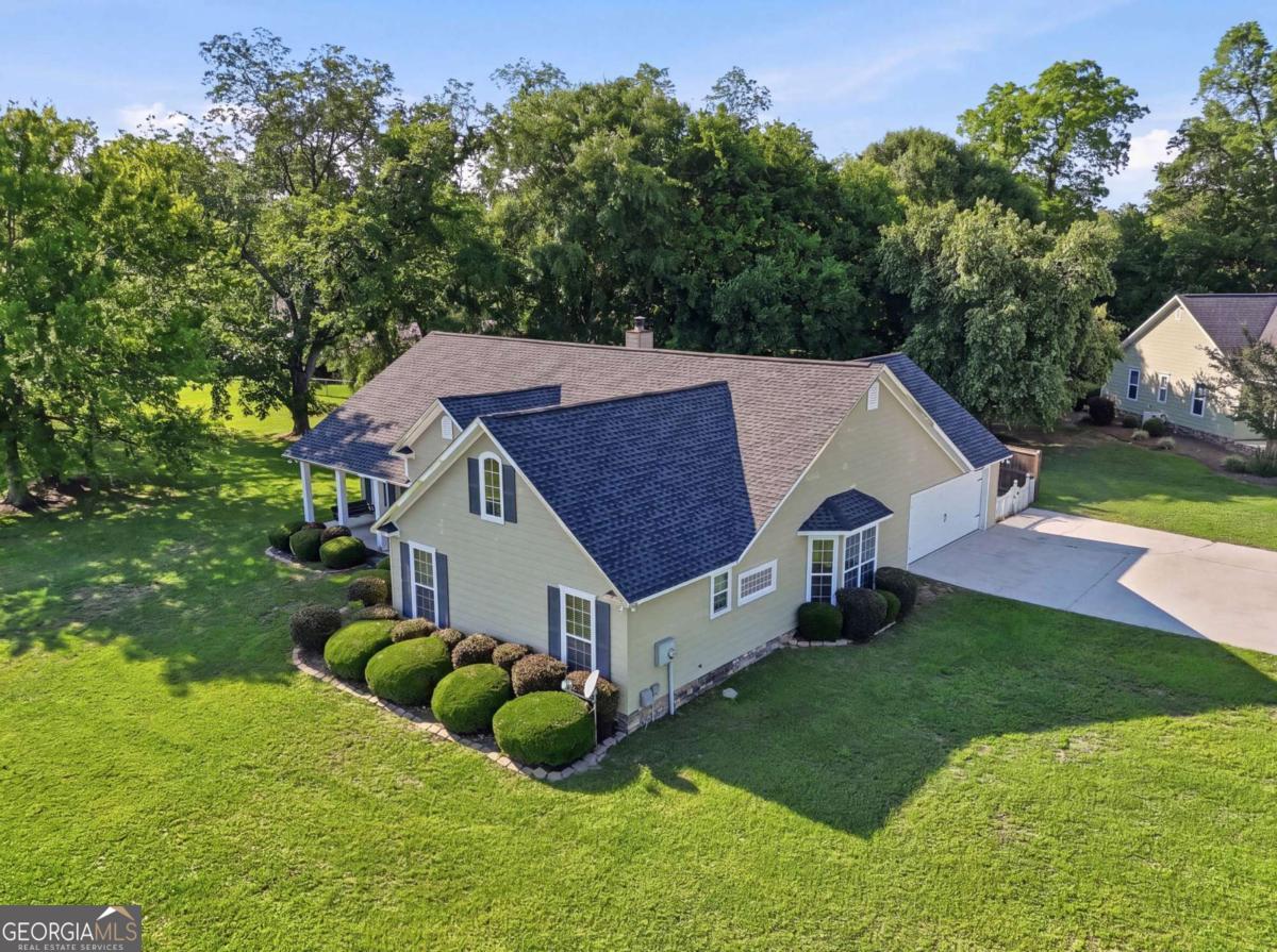 112 Manor Drive Property Photo 4