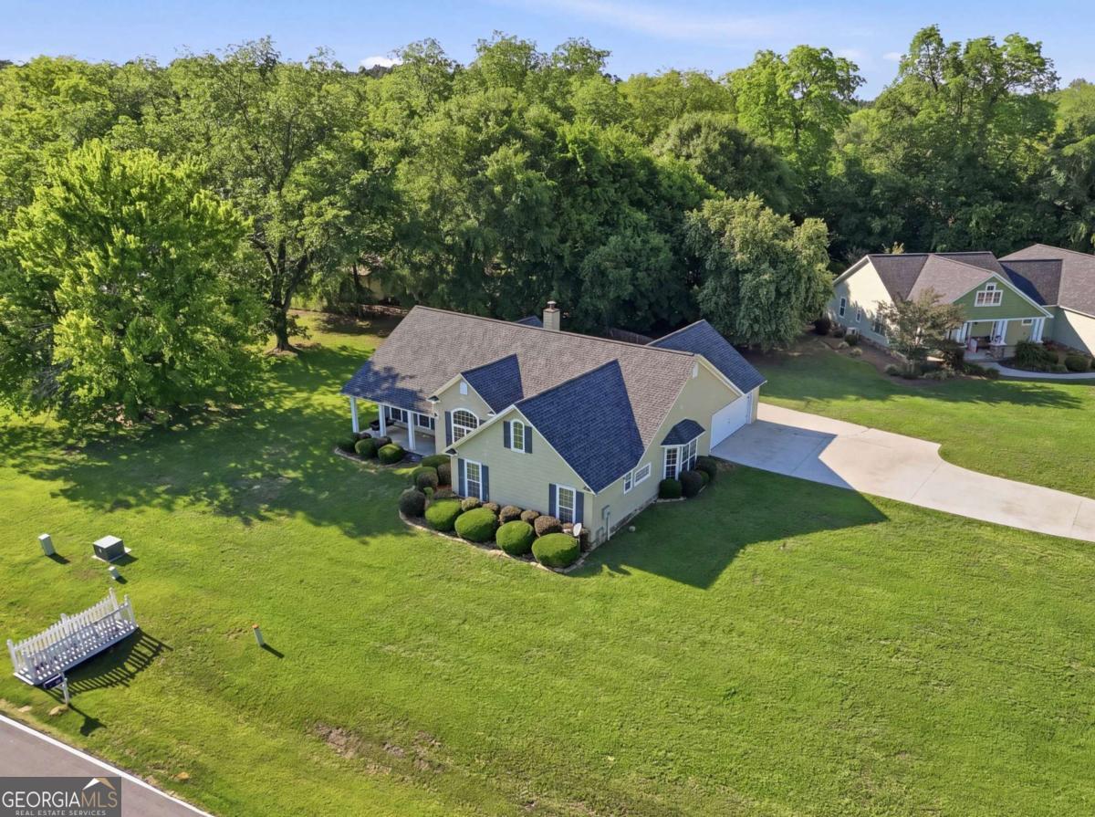 112 Manor Drive Property Photo 7