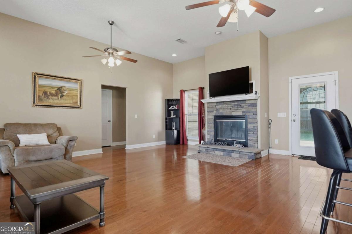 112 Manor Drive Property Photo 12