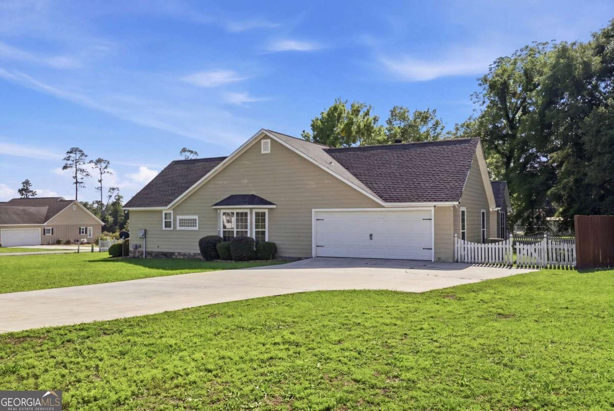 112 Manor Drive Property Photo 45