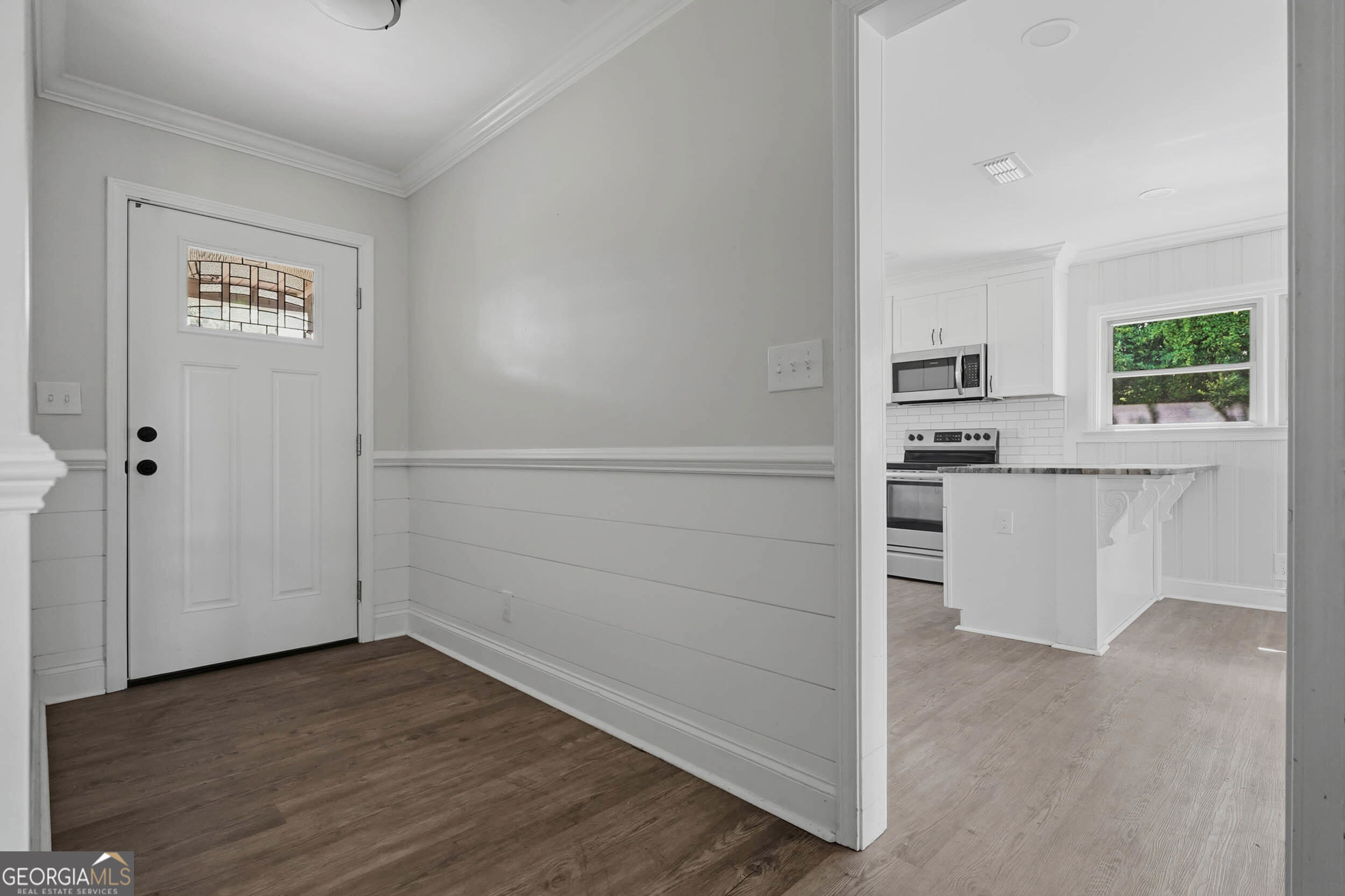 1009 Summit Drive Property Photo 3