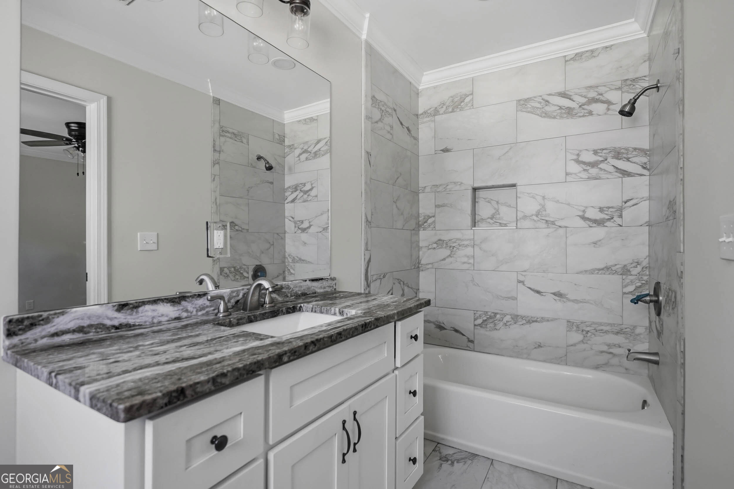 1009 Summit Drive Property Photo 14