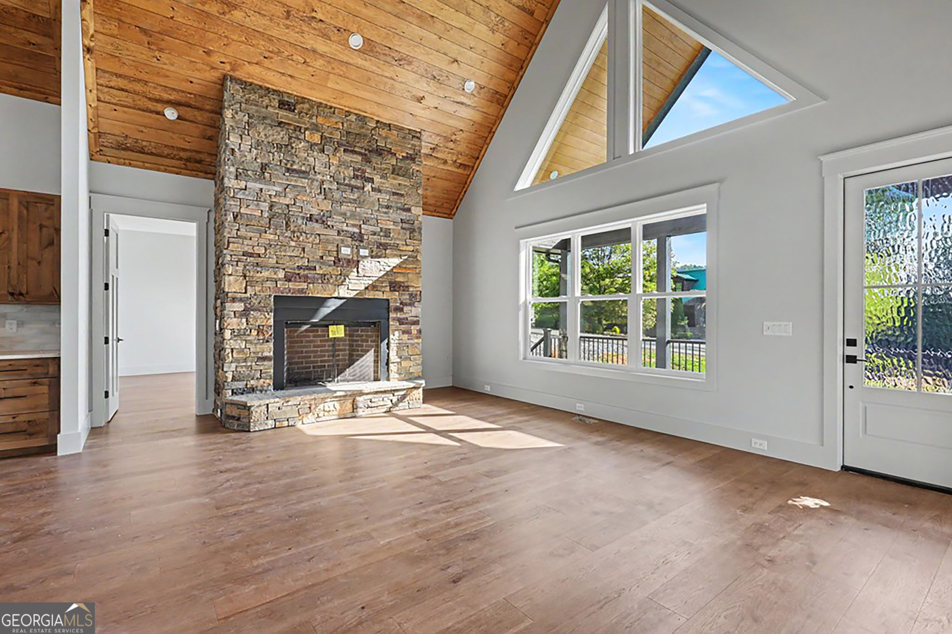 383 Rustic Barn Trail Property Photo 3
