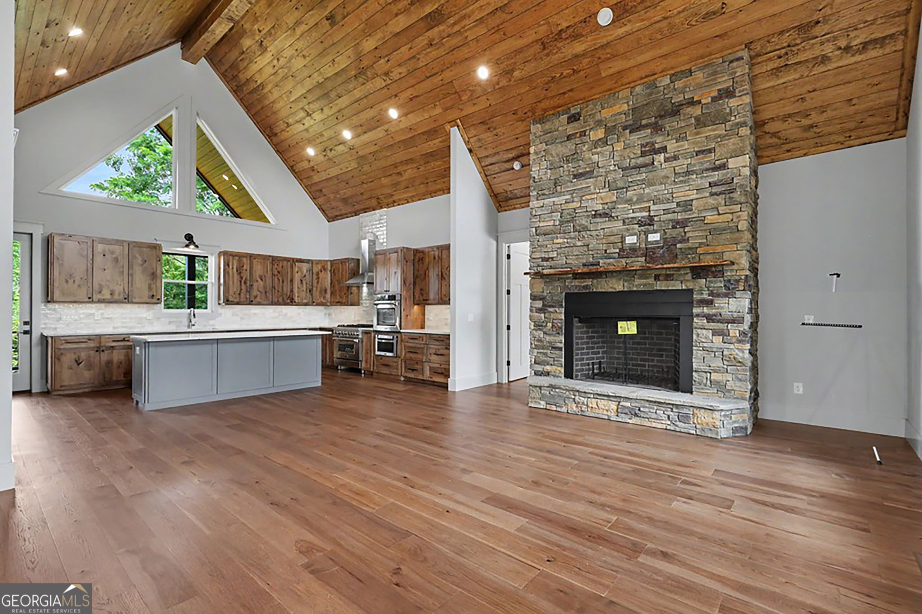 383 Rustic Barn Trail Property Photo 4