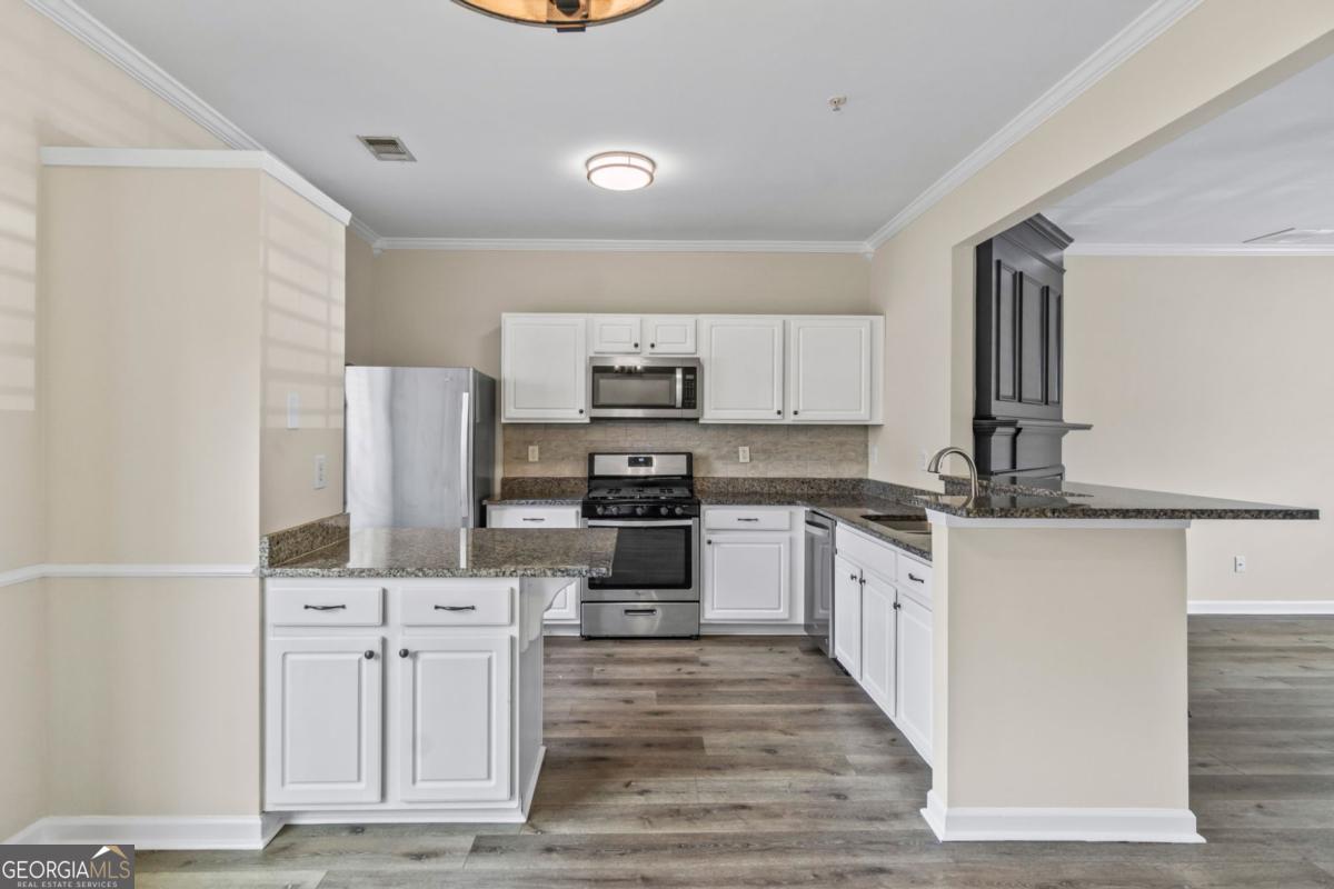 2215 Kilmington Square Property Photo 9