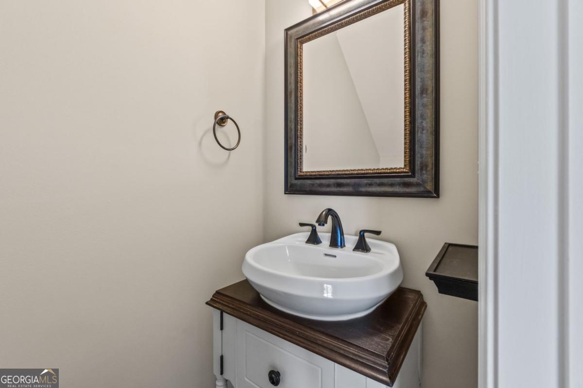 2215 Kilmington Square Property Photo 14