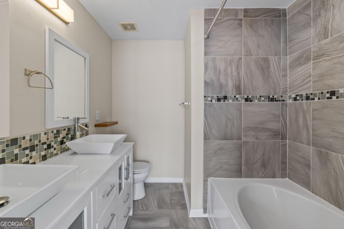 2215 Kilmington Square Property Photo 18