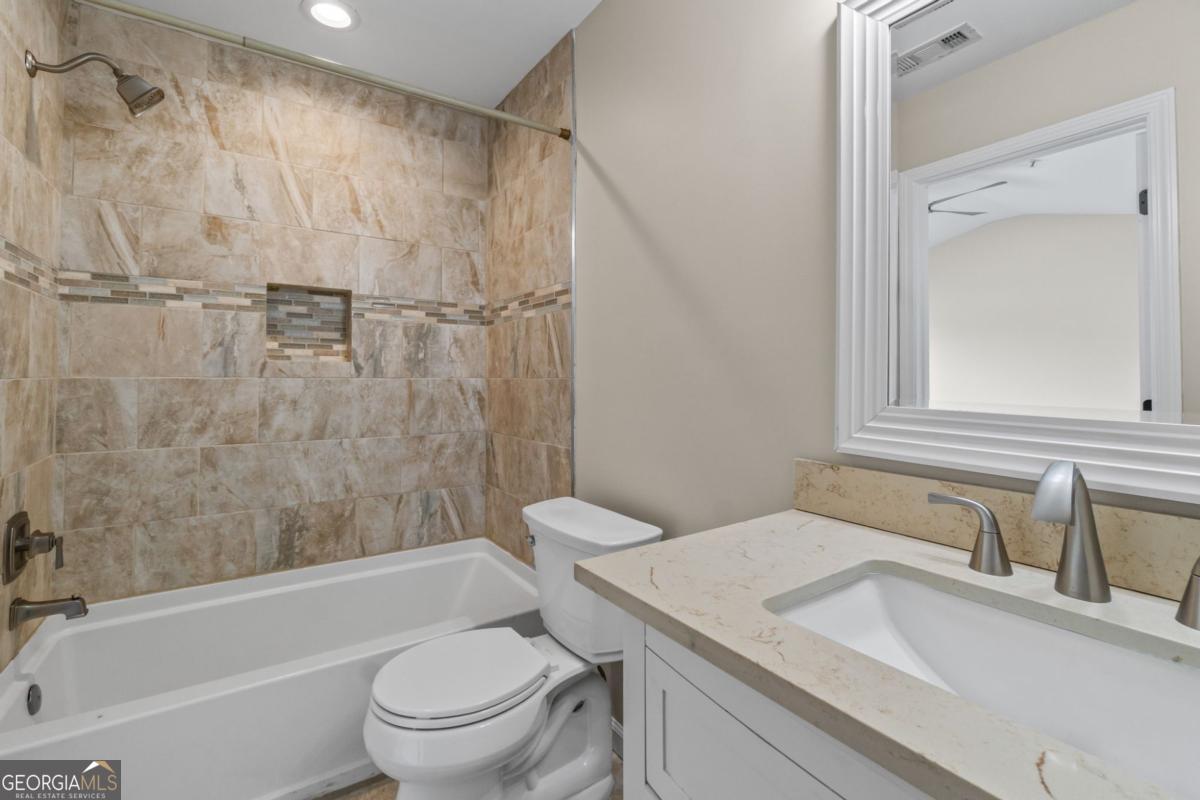 2215 Kilmington Square Property Photo 24