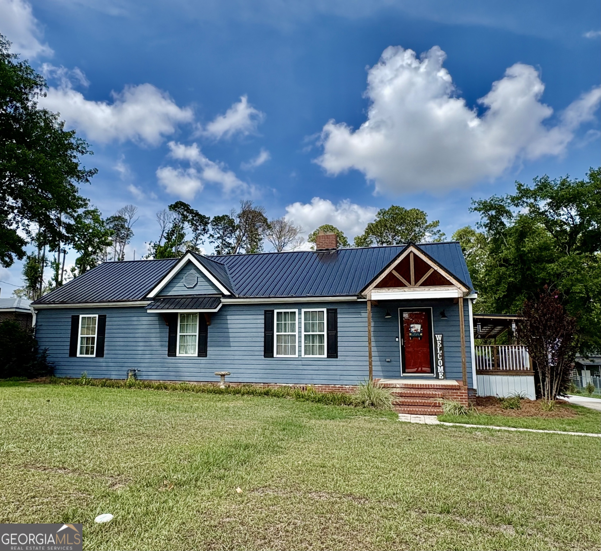 348 S Victory Drive Property Photo 3