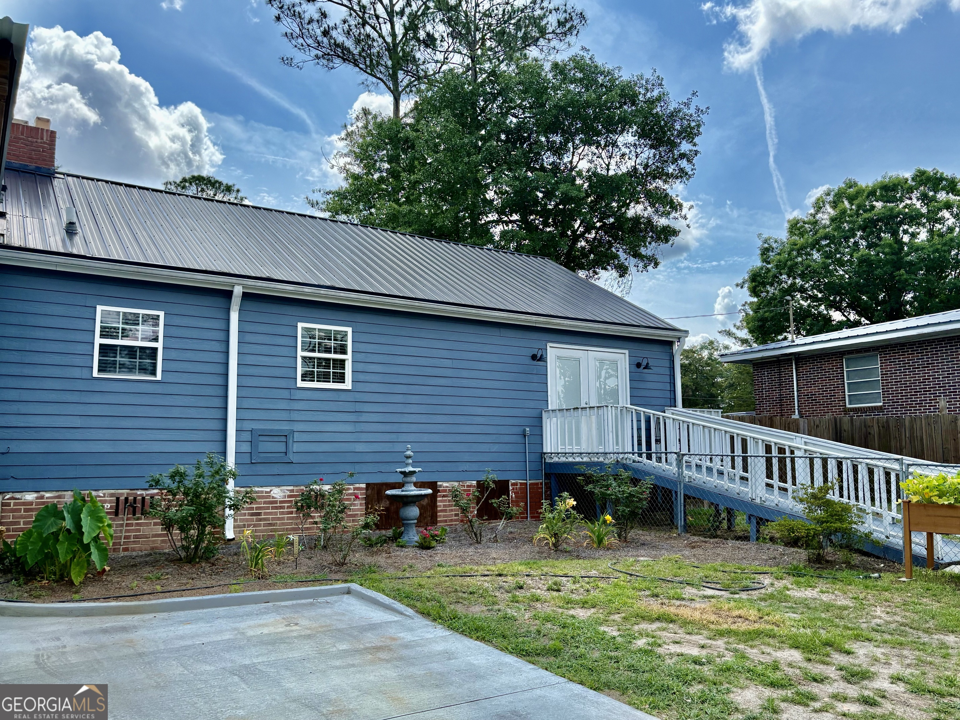 348 S Victory Drive Property Photo 8