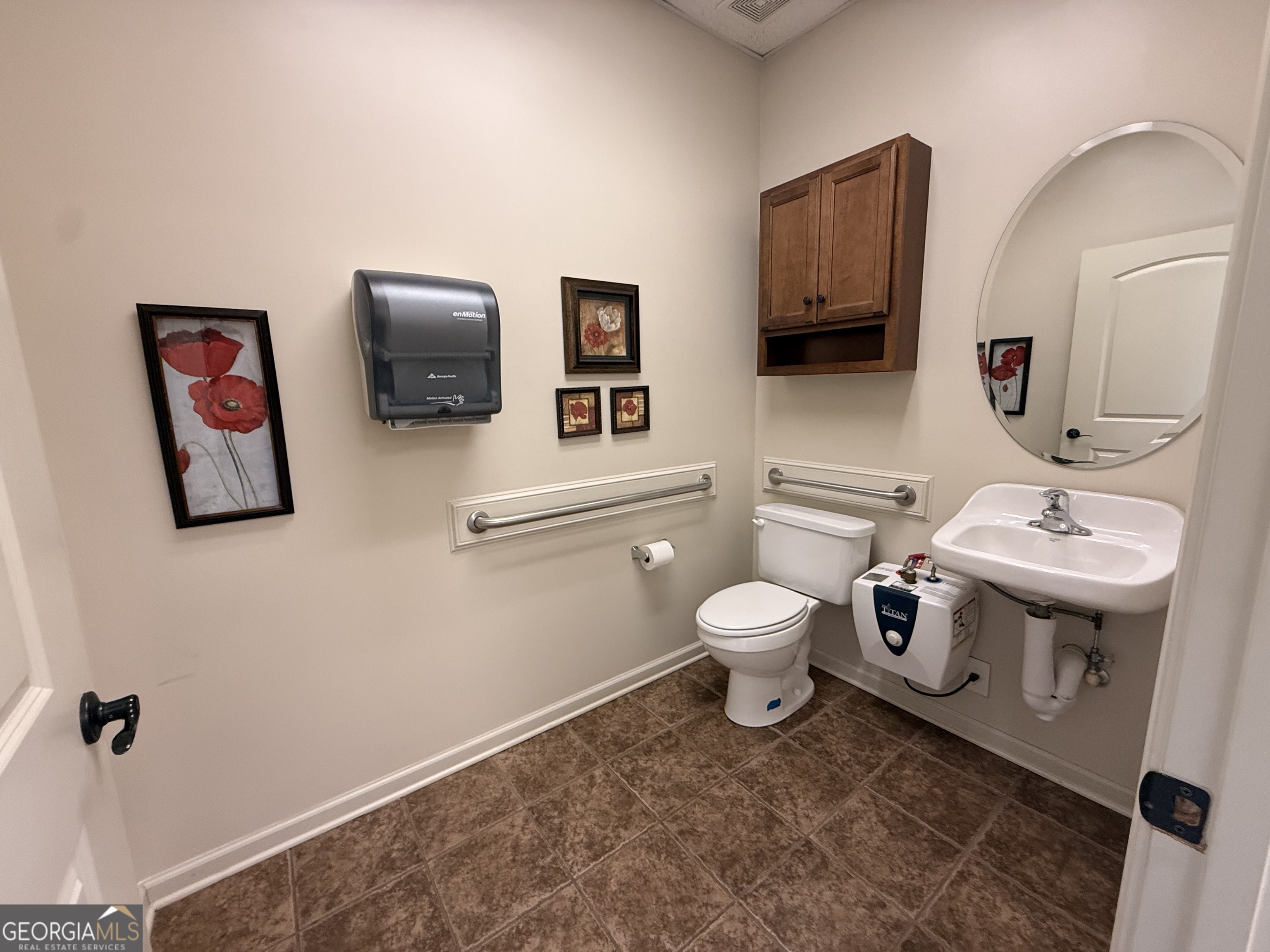 1208 Greenbelt Drive Property Photo 8