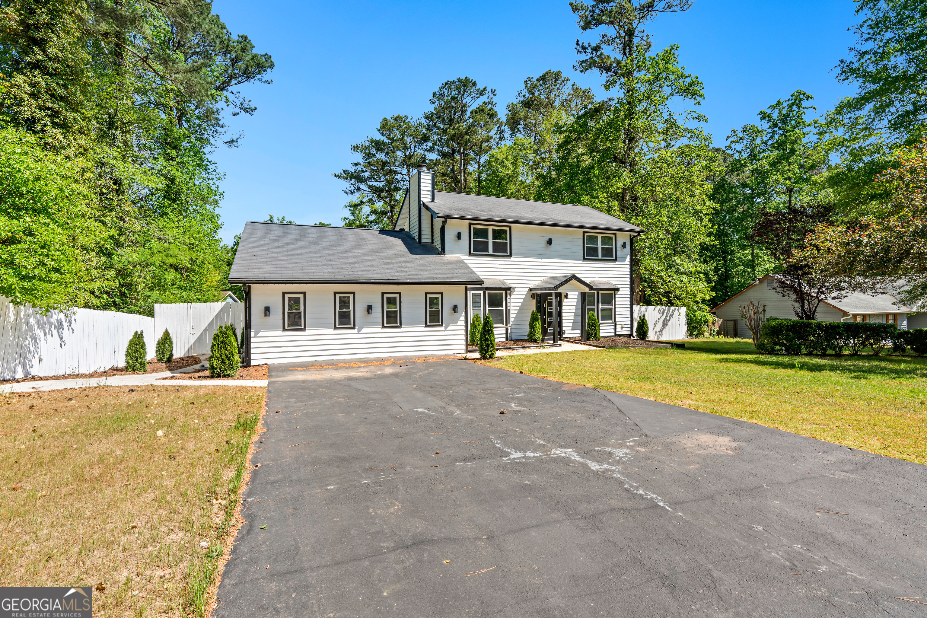 317 Lucan Way Property Photo 4