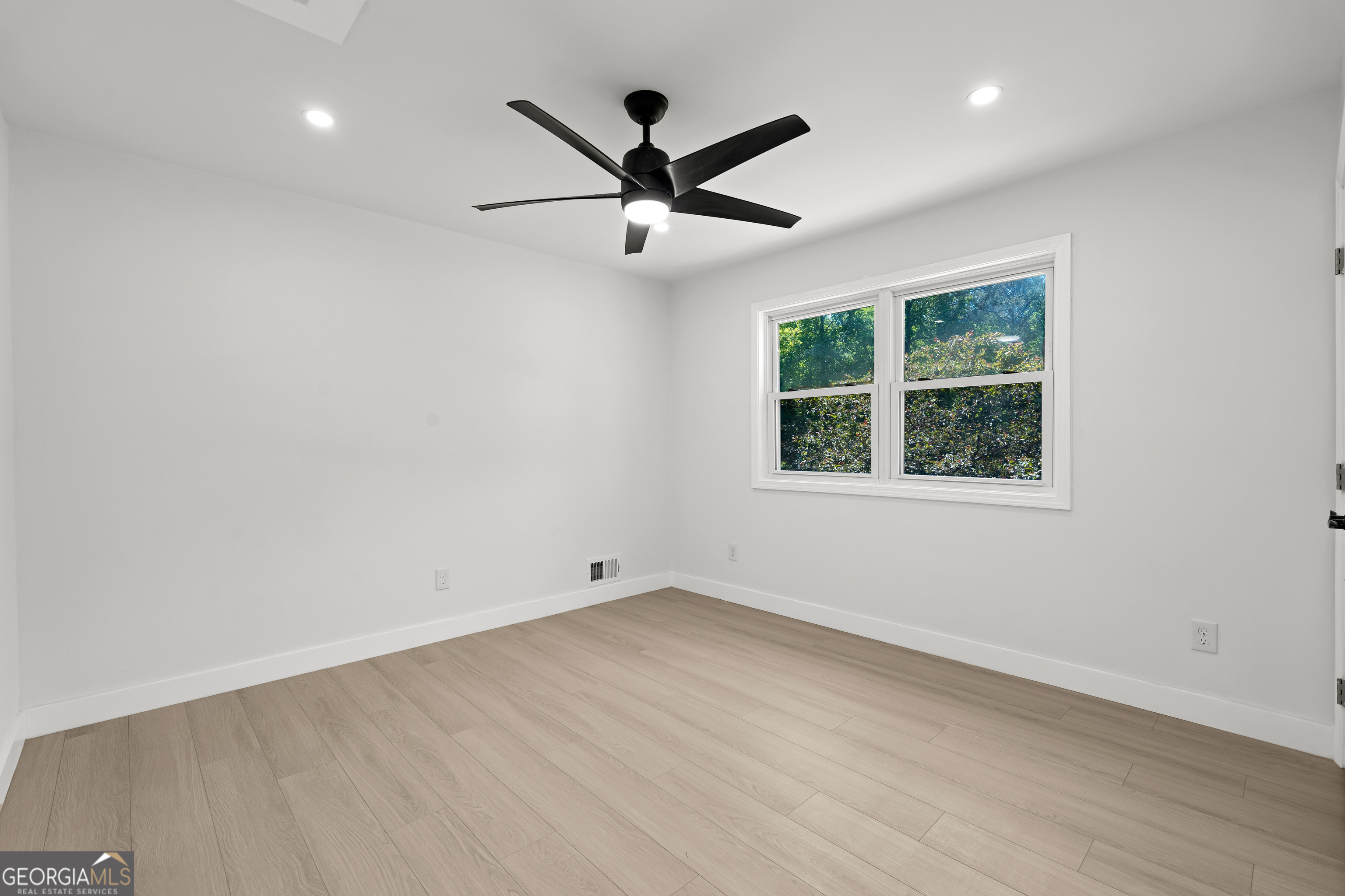 317 Lucan Way Property Photo 42