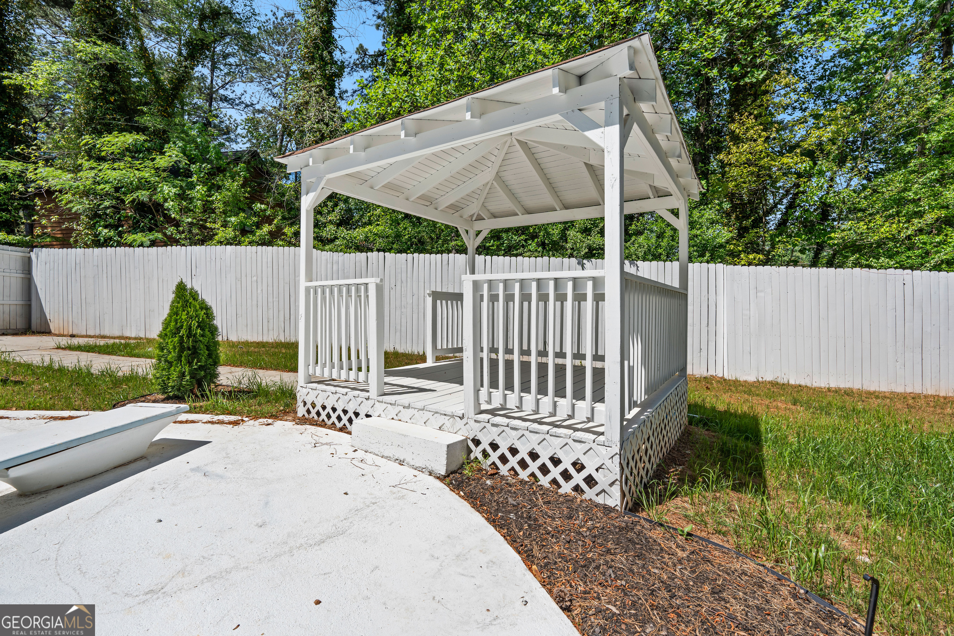 317 Lucan Way Property Photo 56