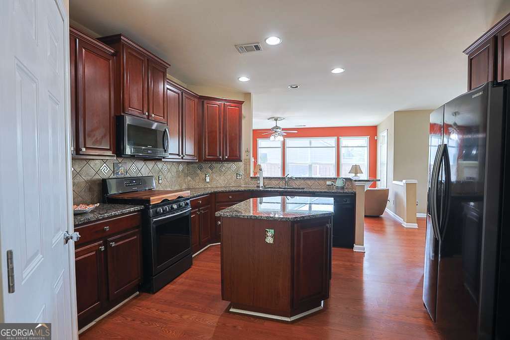300 Hampton Place Property Photo 12