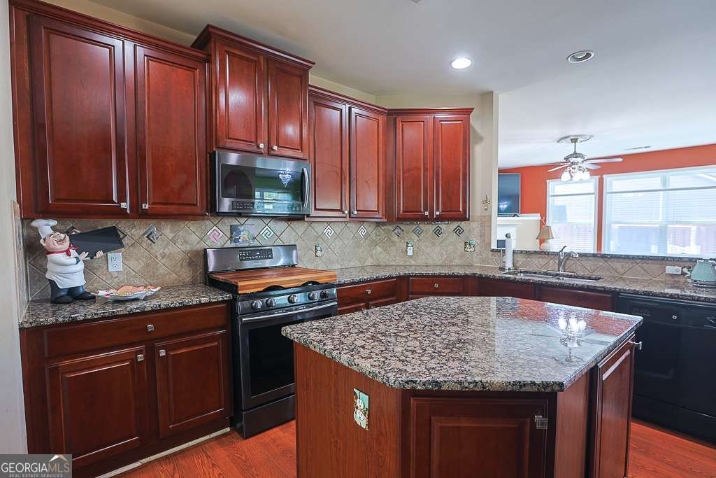 300 Hampton Place Property Photo 16