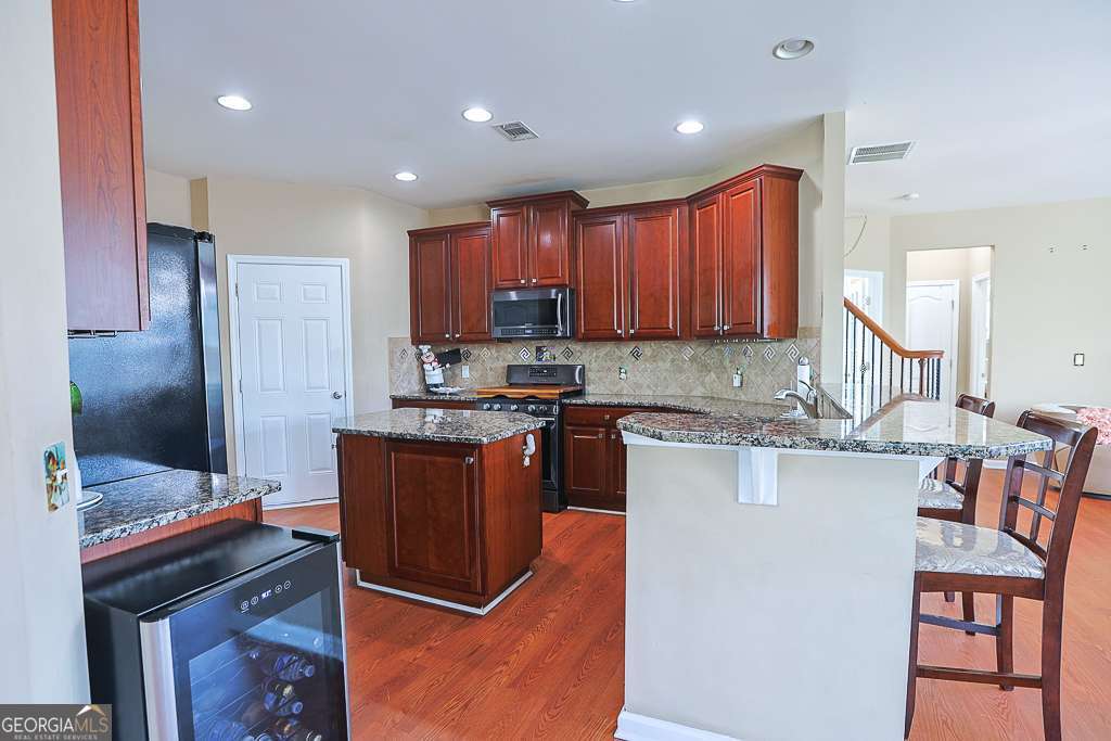 300 Hampton Place Property Photo 17