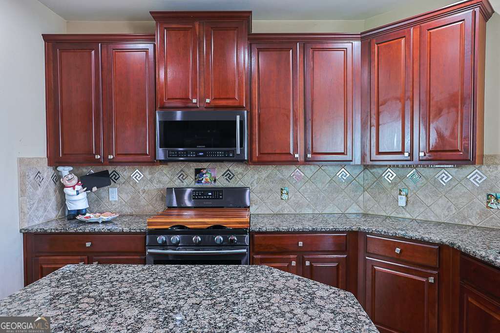 300 Hampton Place Property Photo 20