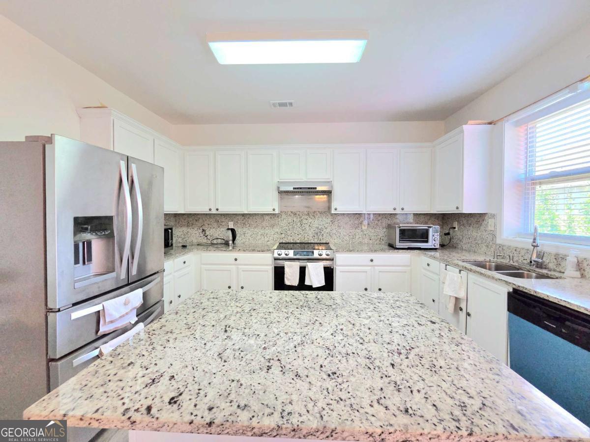 1140 Foxcroft Drive Property Photo 13