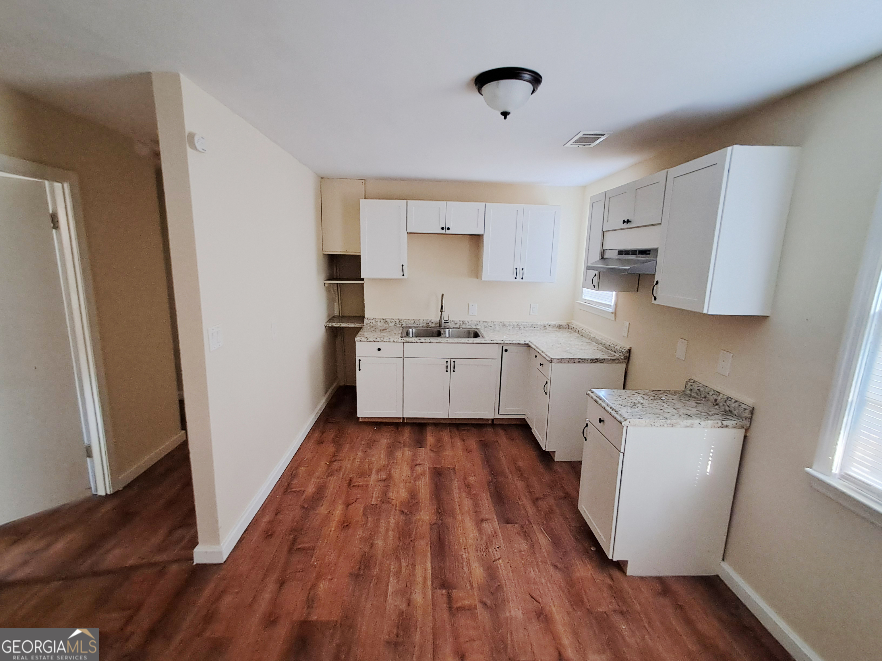 815 Edwards Avenue Property Photo 3