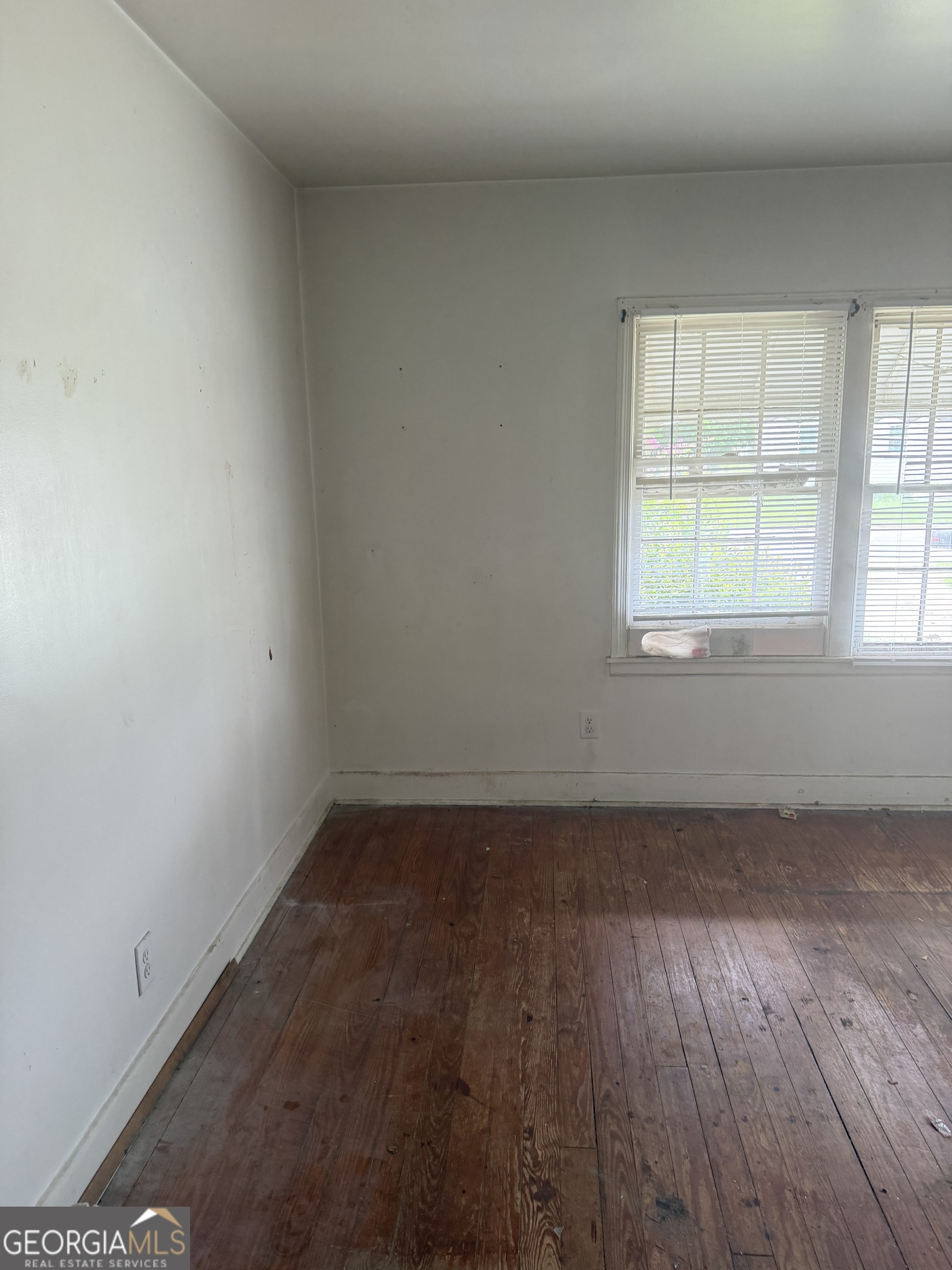 1934 Battle Row Property Photo 5
