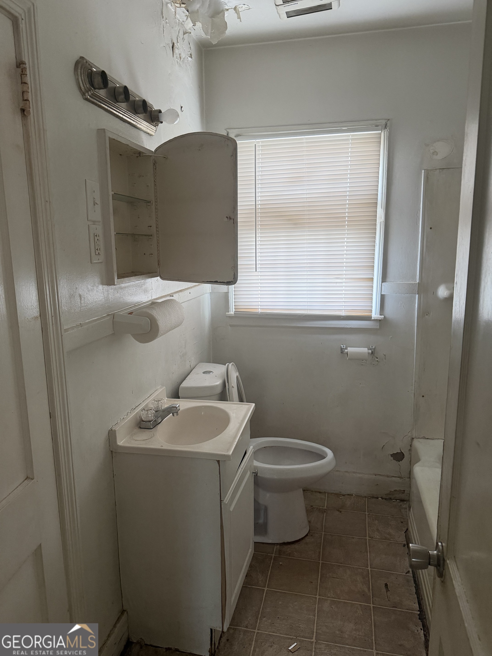 1934 Battle Row Property Photo 6
