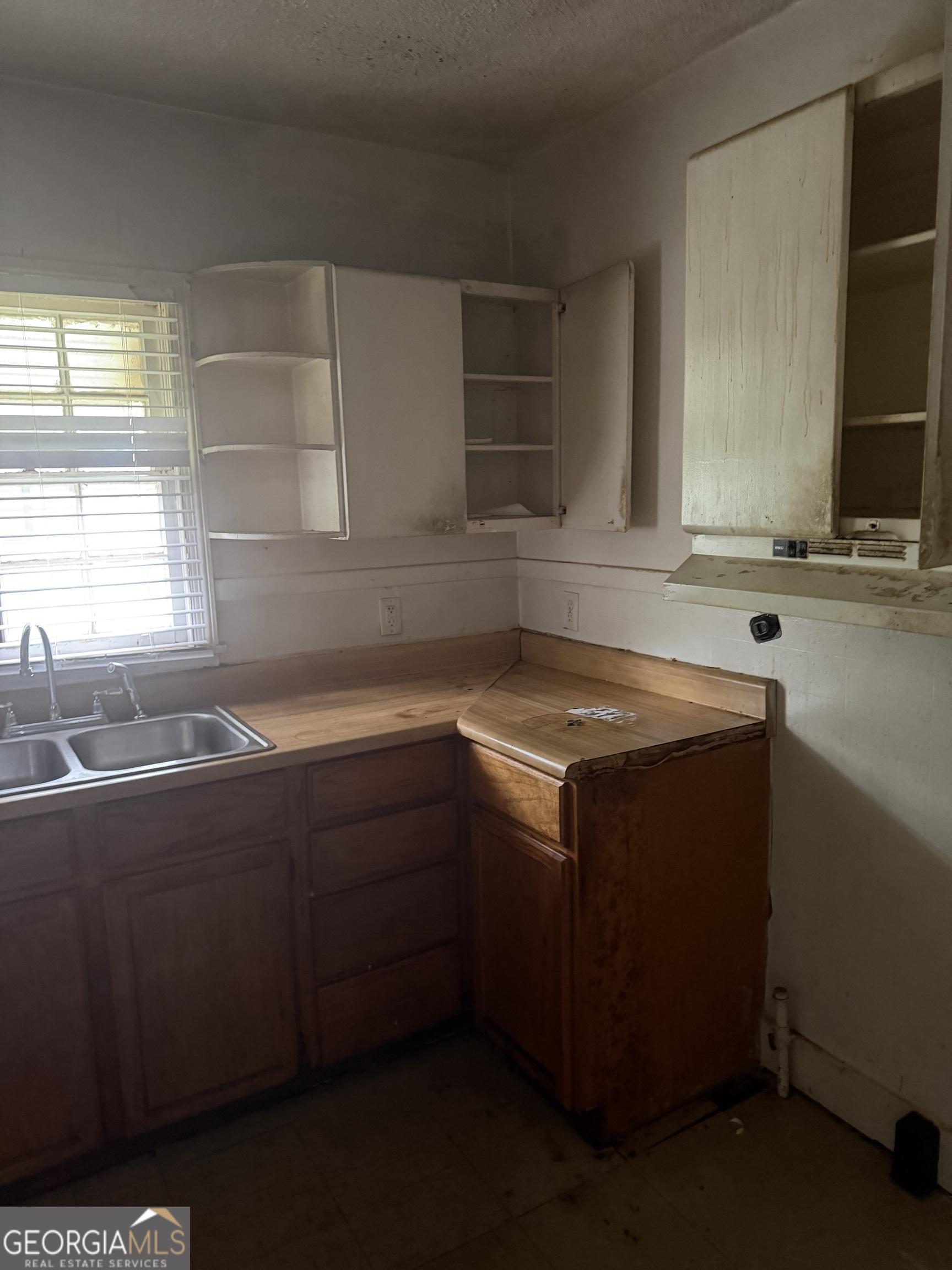 1934 Battle Row Property Photo 9