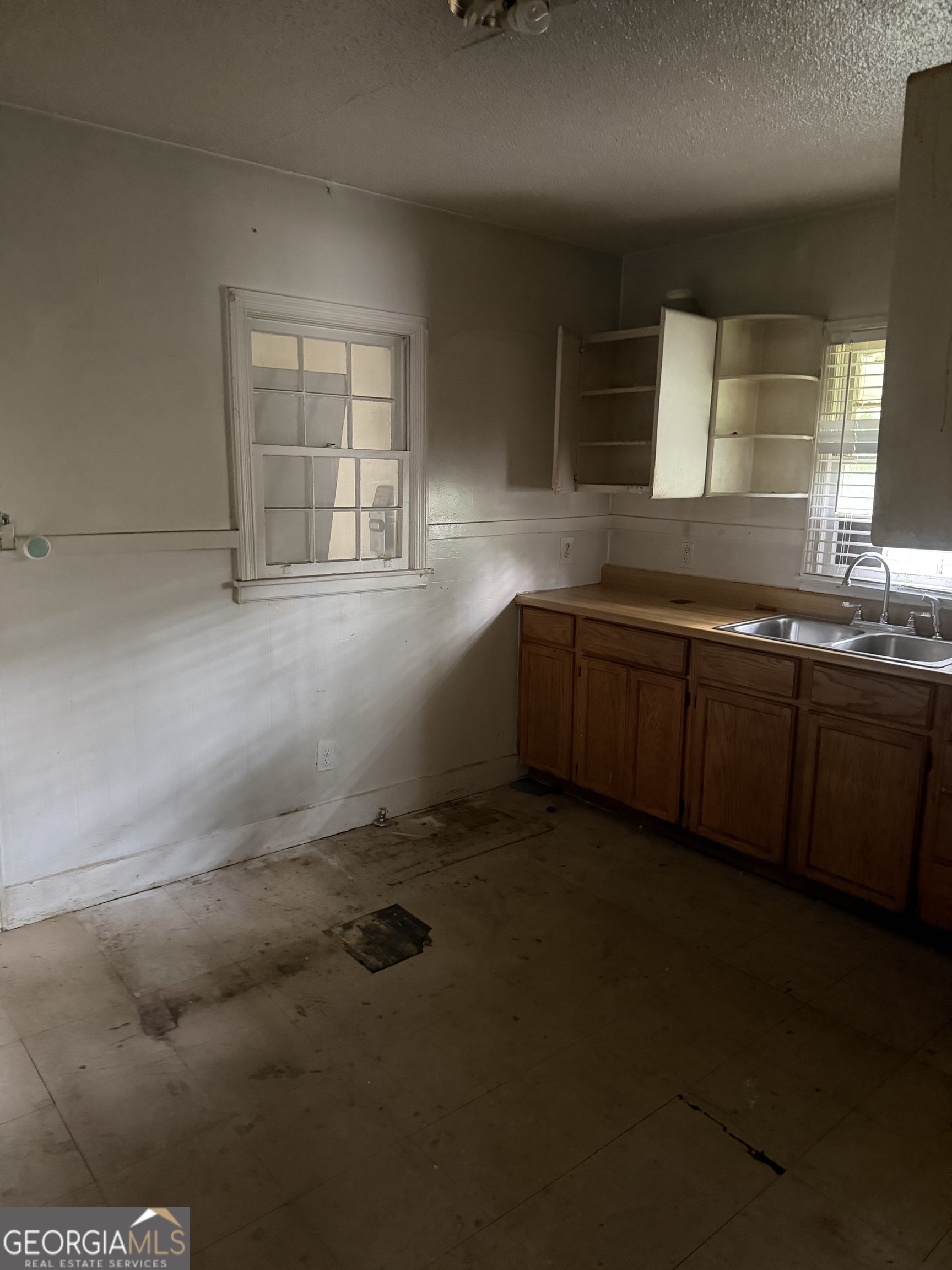 1934 Battle Row Property Photo 10