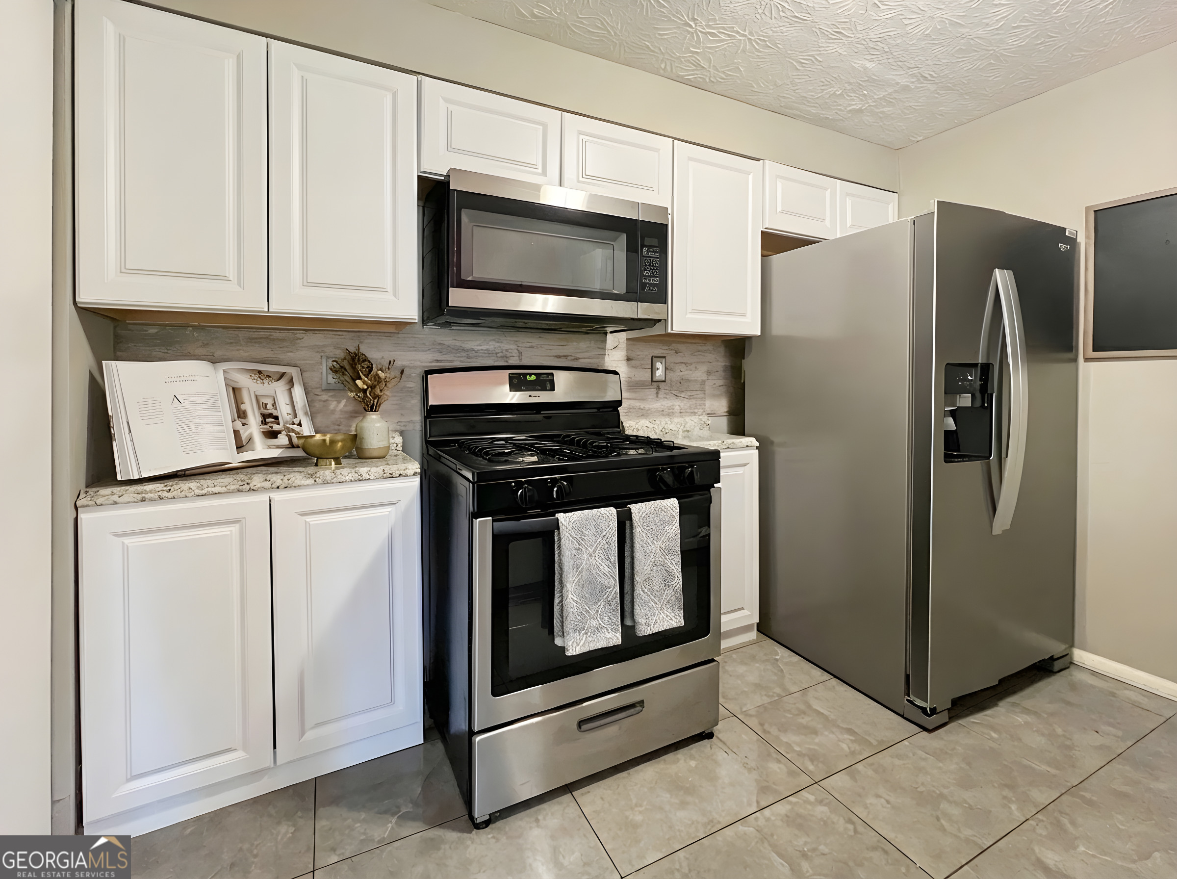 6379 Wedgeview Court Property Photo 5