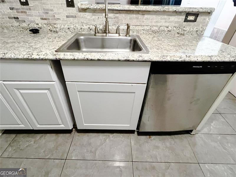 6379 Wedgeview Court Property Photo 8