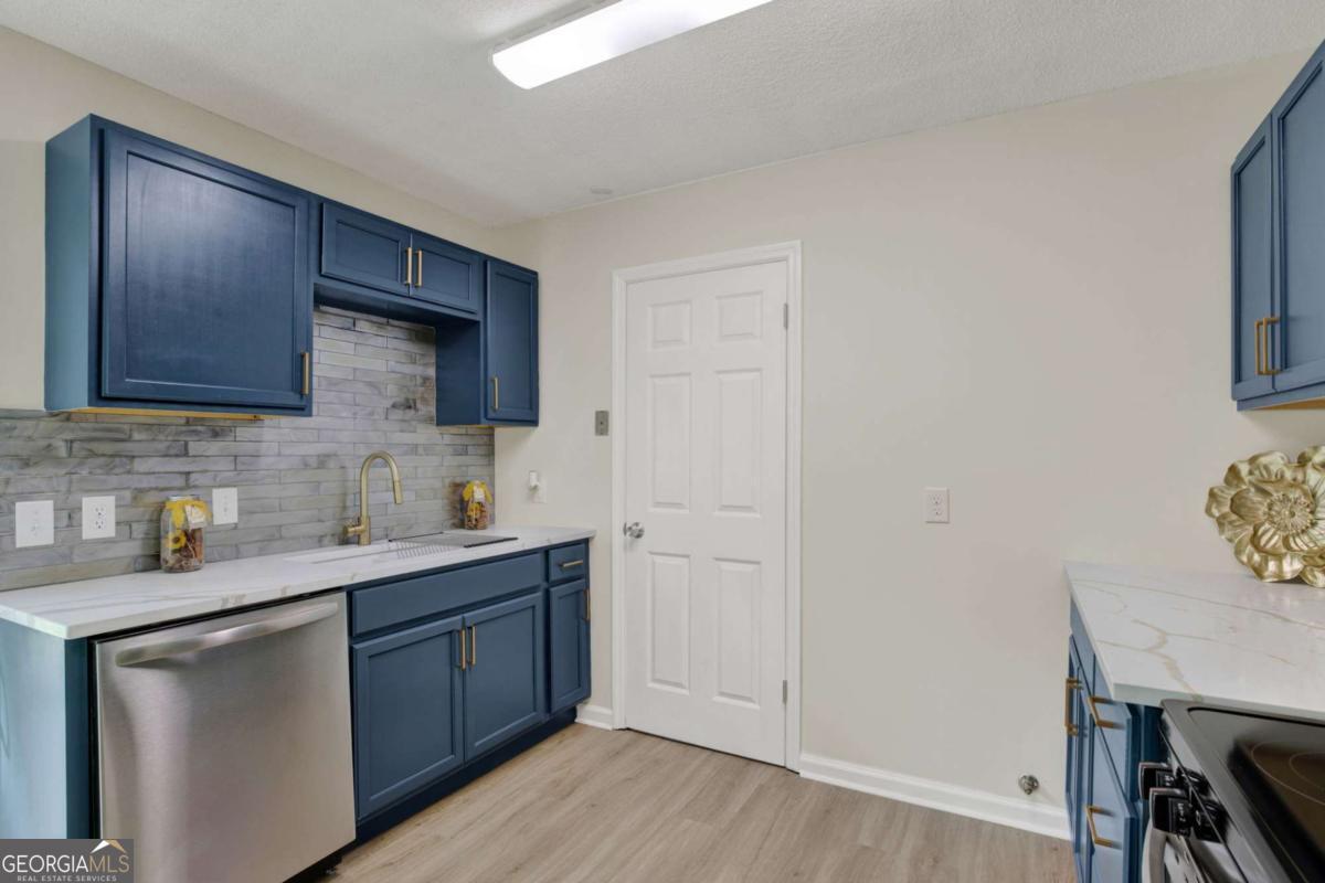 325 Forrest Avenue Property Photo 11